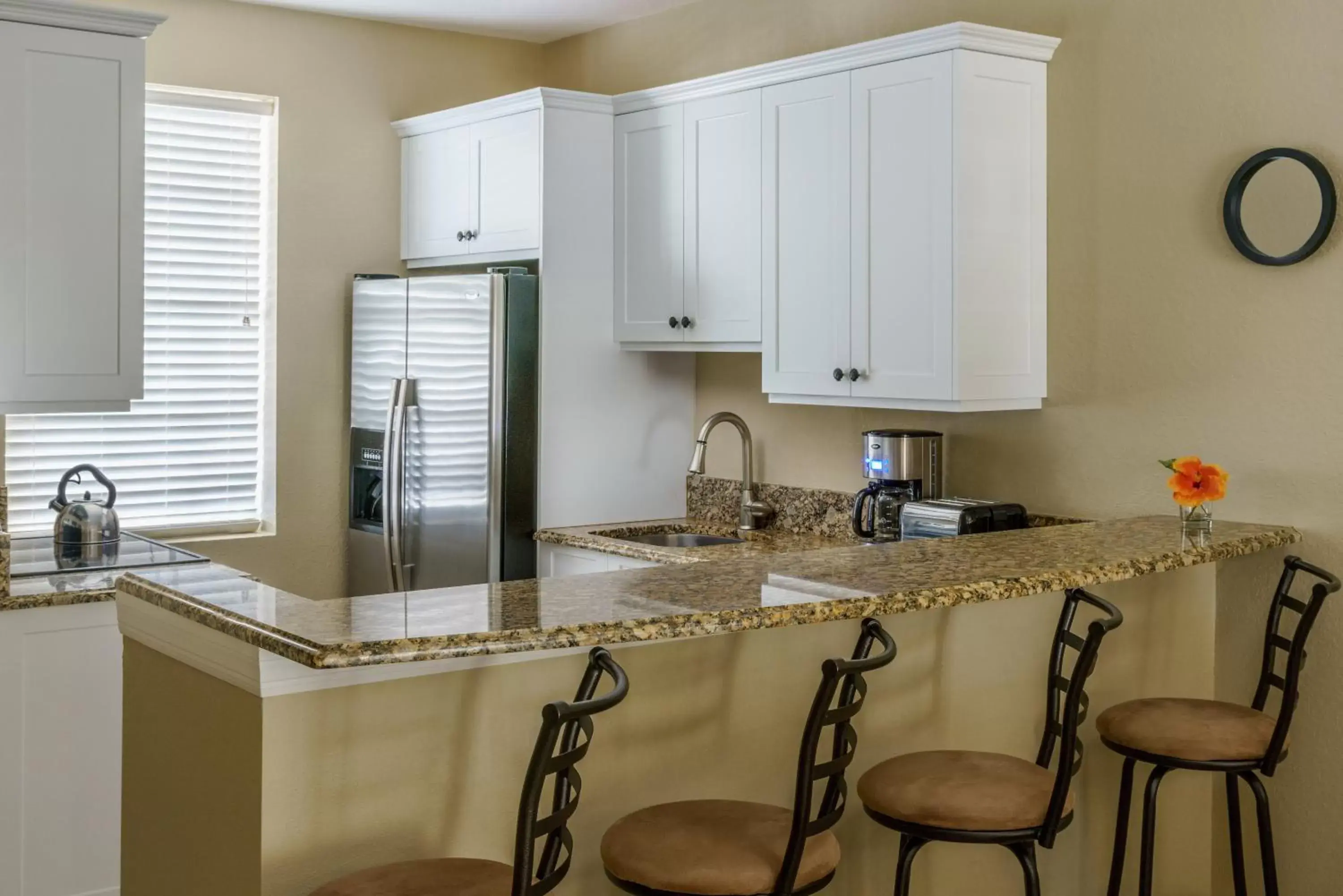 Kitchen or kitchenette, Kitchen/Kitchenette in Olde Marco Island Inn and Suites