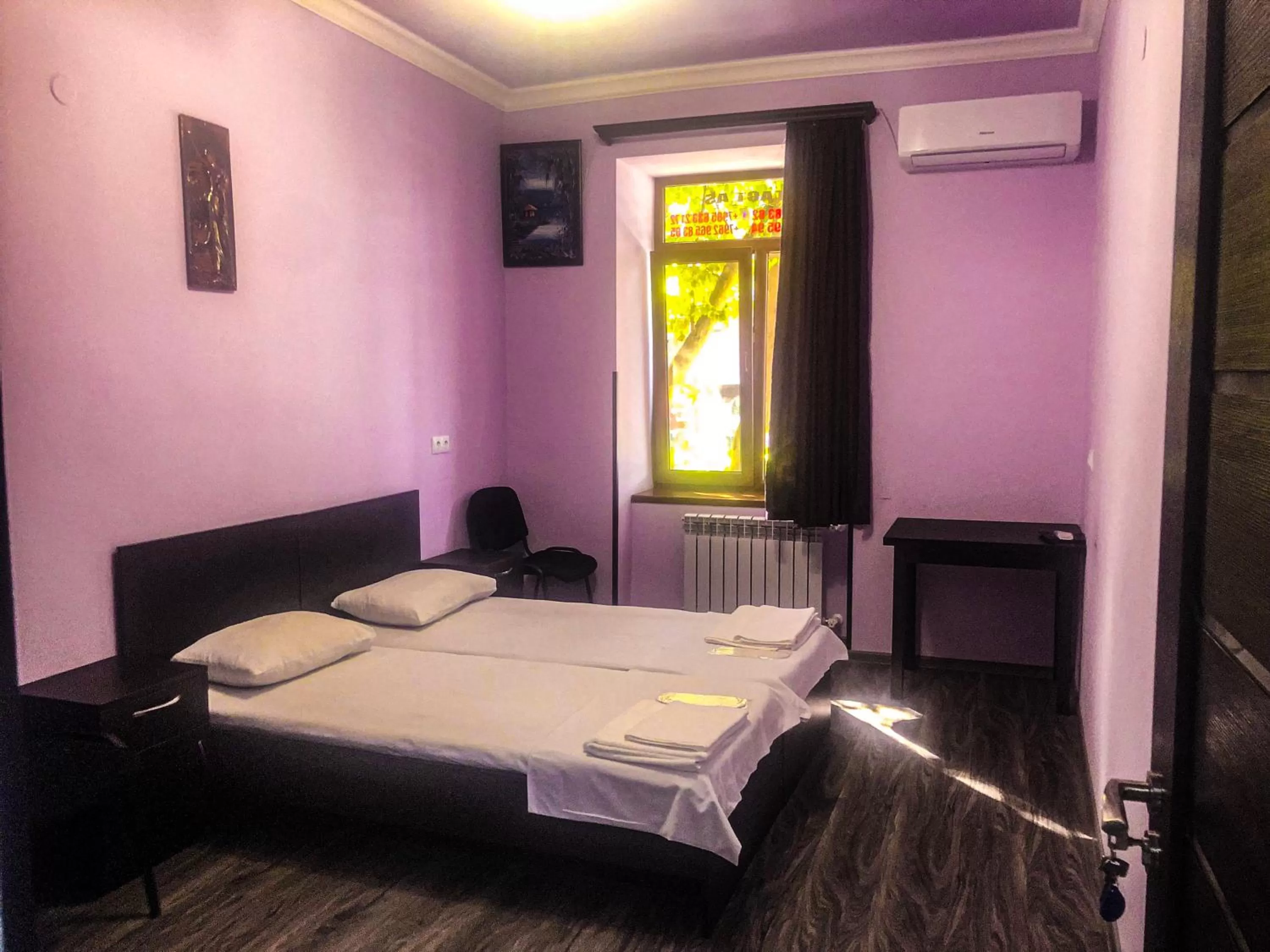 Large Double or Twin Room in Hotel Victoria