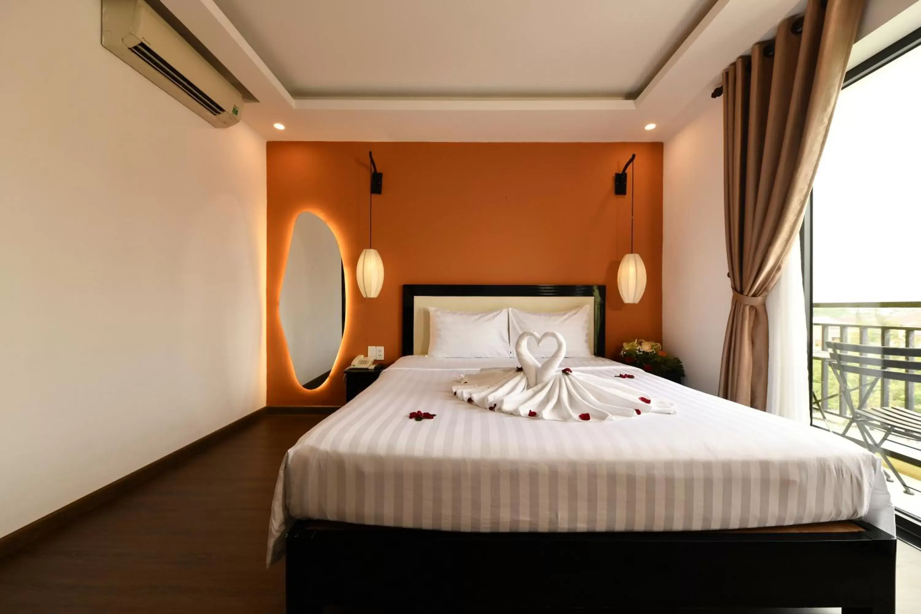 Bed in Hoi An Rose Garden Hotel