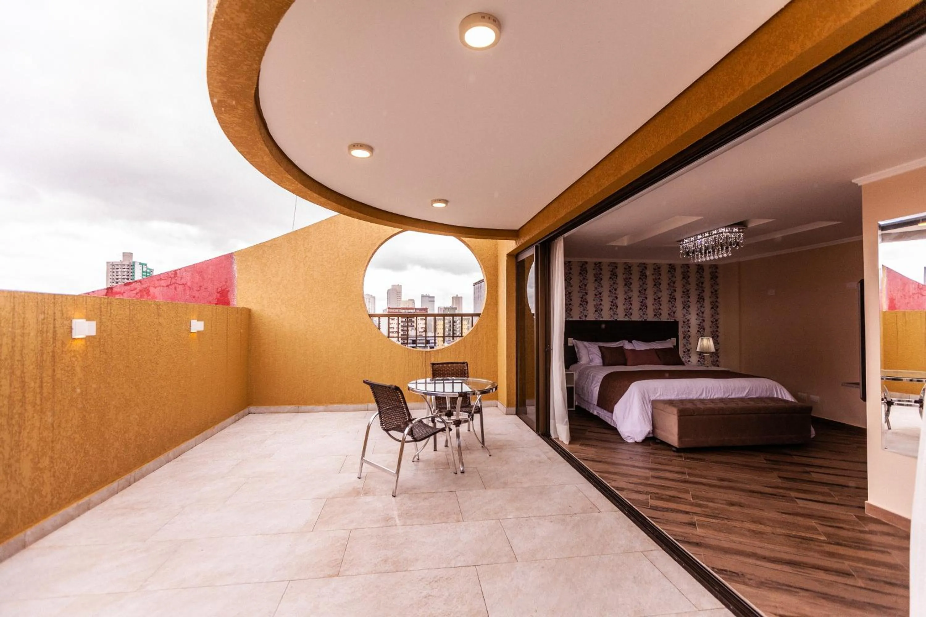 Balcony/Terrace, Bed in Foz Plaza Hotel