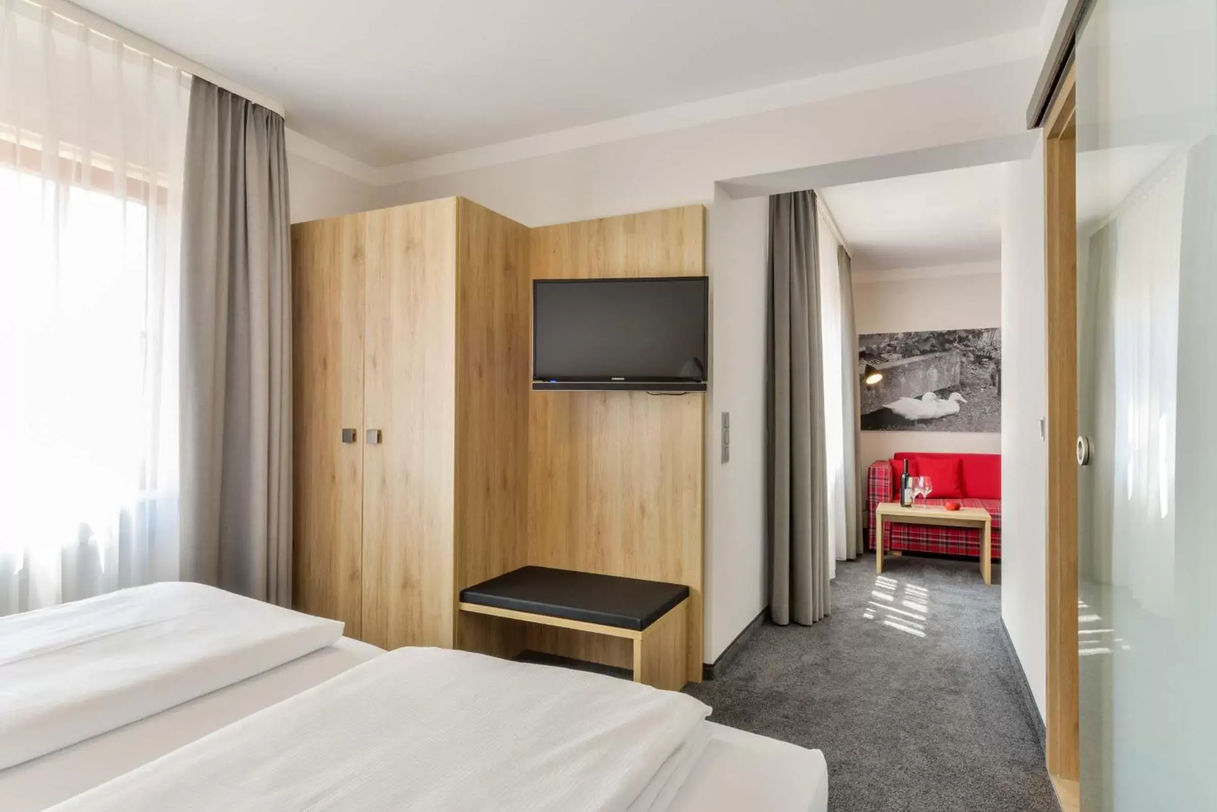 Bedroom, TV/Entertainment Center in Hotel Restaurant Sonne