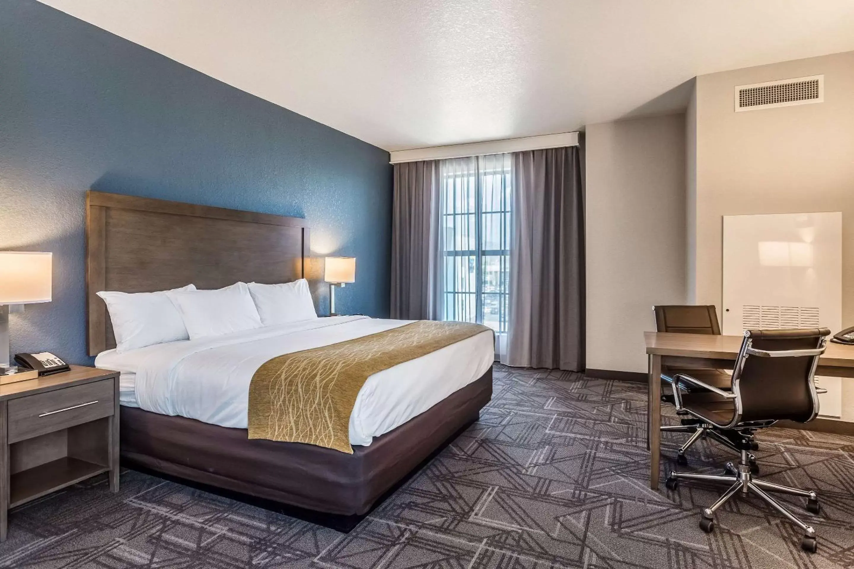 Bedroom, Bed in Comfort Inn & Suites Salt Lake City Airport