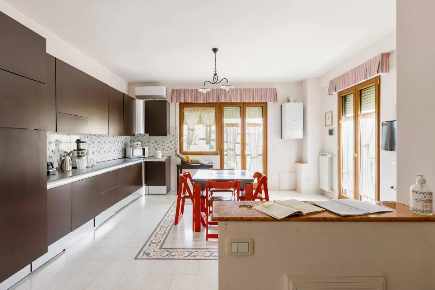 Communal kitchen in B&B Vigna del Duca