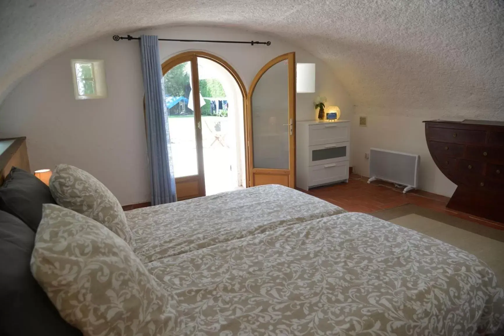 Bedroom, Bed in Au Grand Bonheur