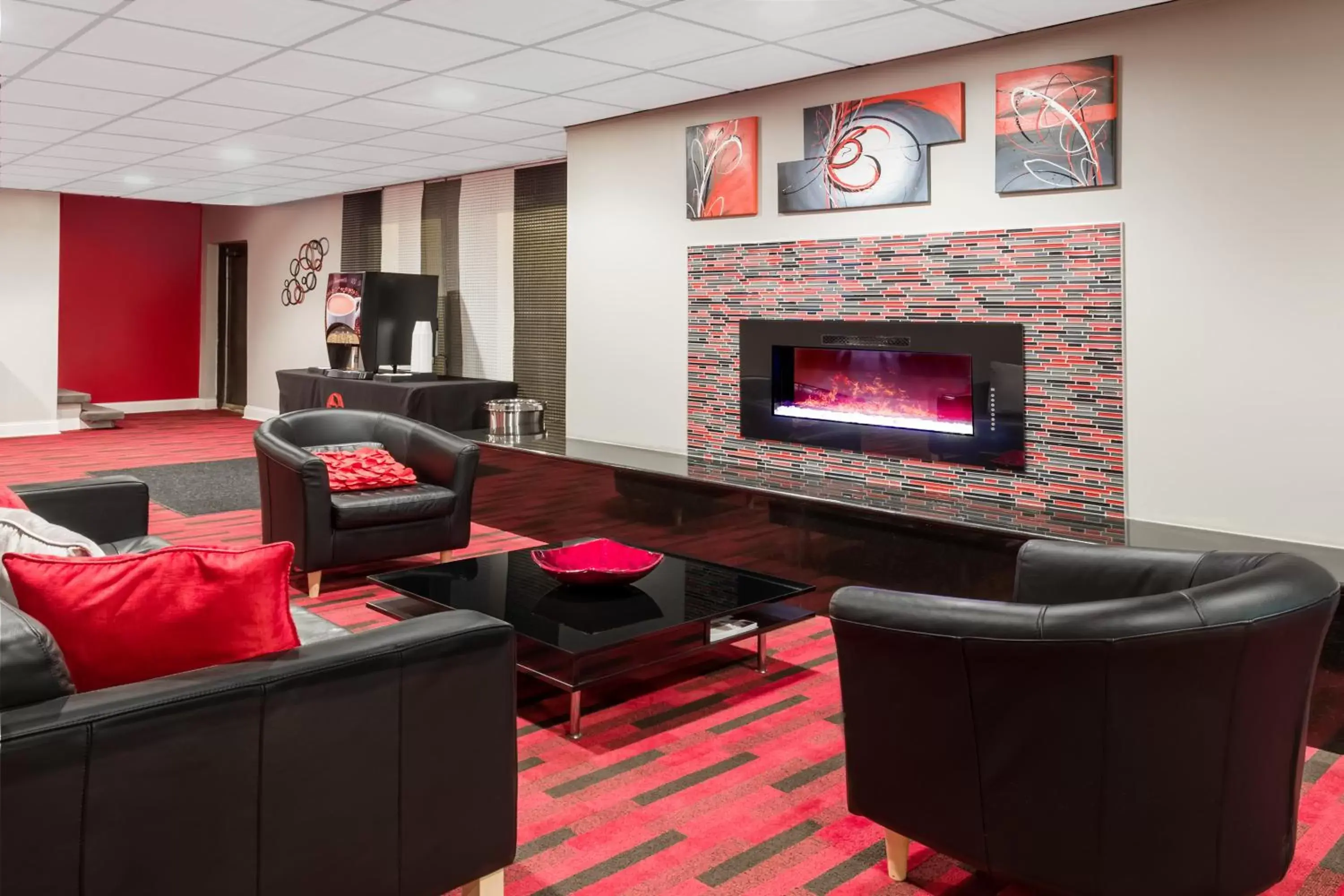 Communal lounge/ TV room, Lobby/Reception in AmericInn by Wyndham Janesville