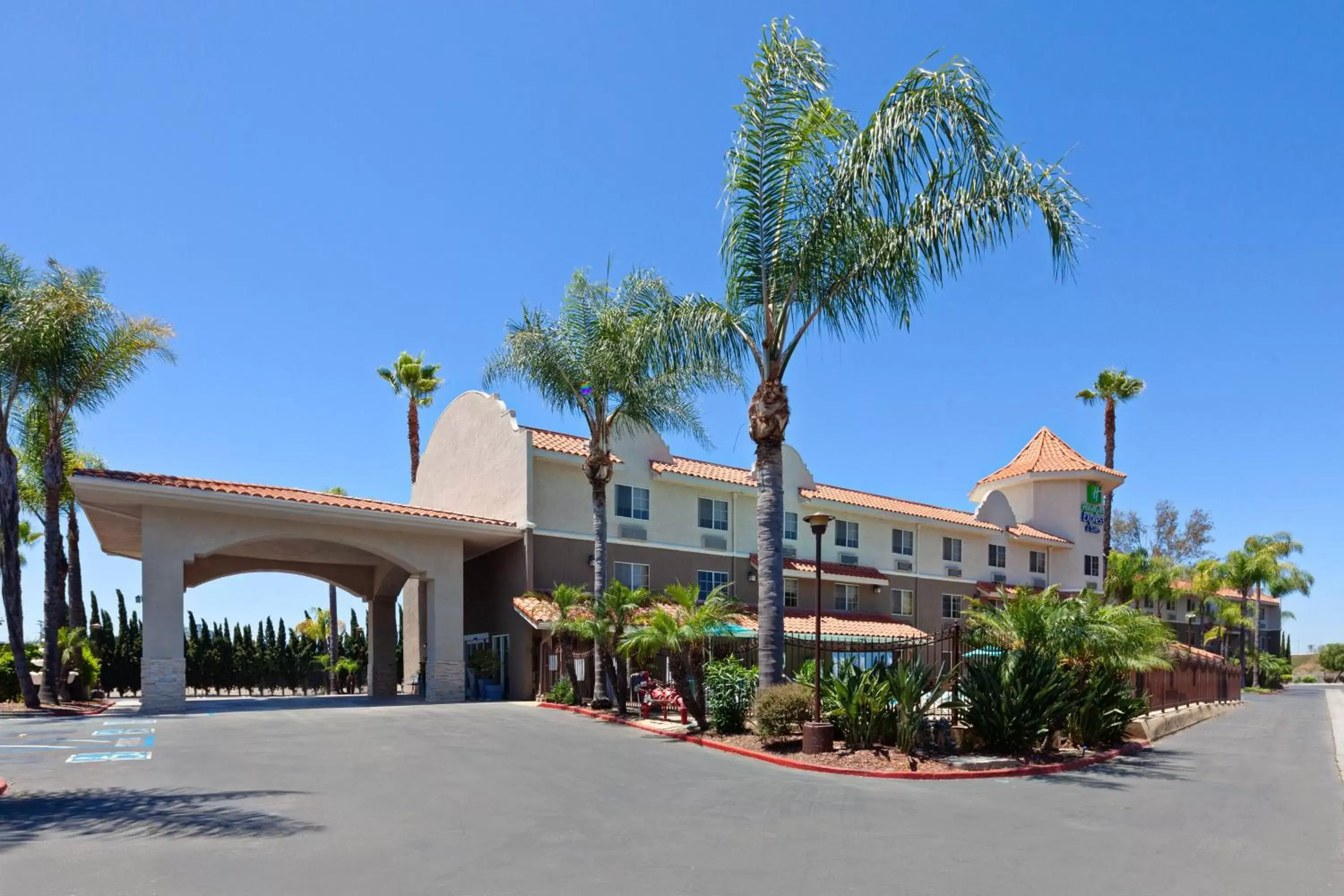 Property Building in Holiday Inn Express Hotel & Suites San Diego-Escondido, an IHG Hotel