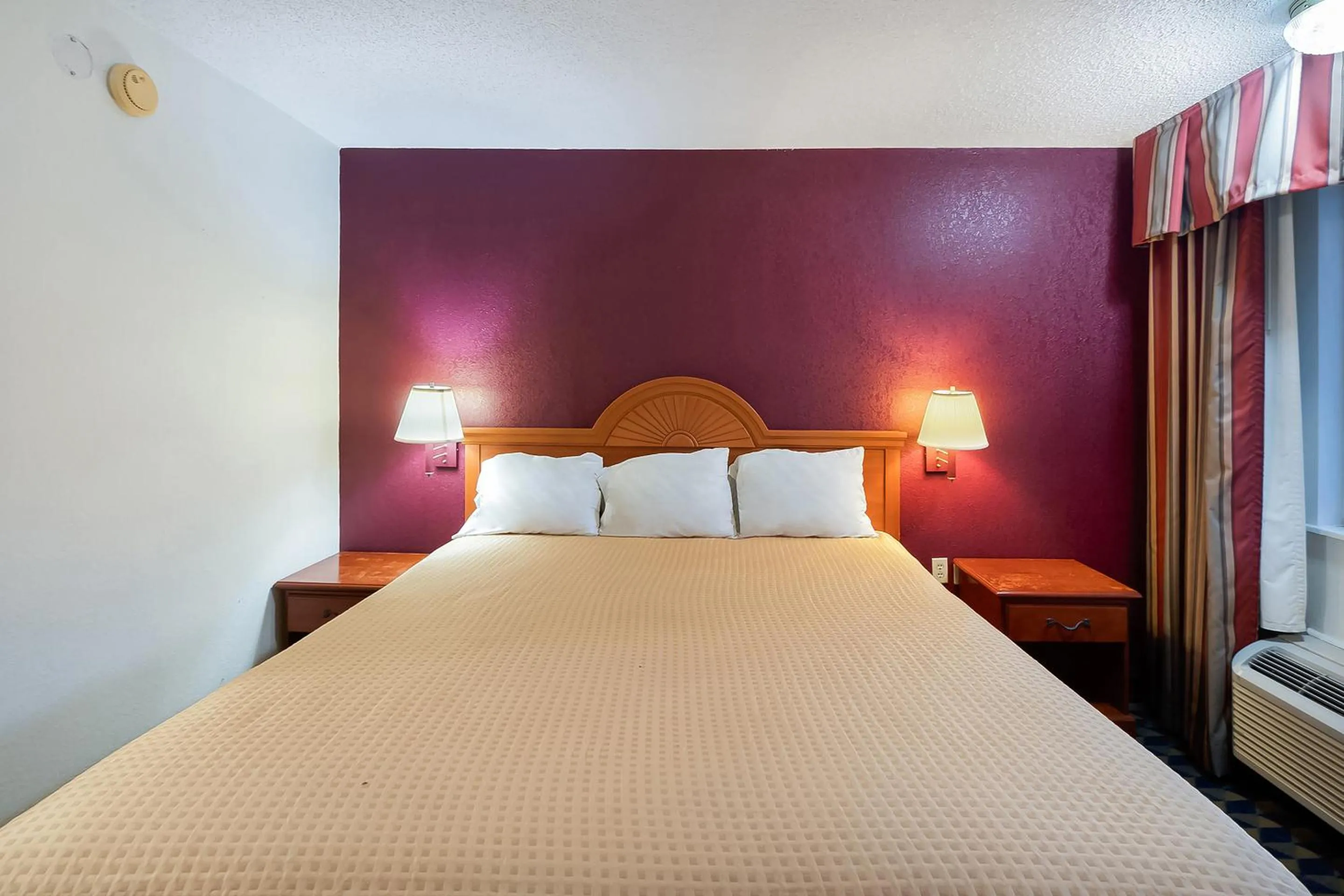 Bedroom, Bed in OYO Hotel Manning SC