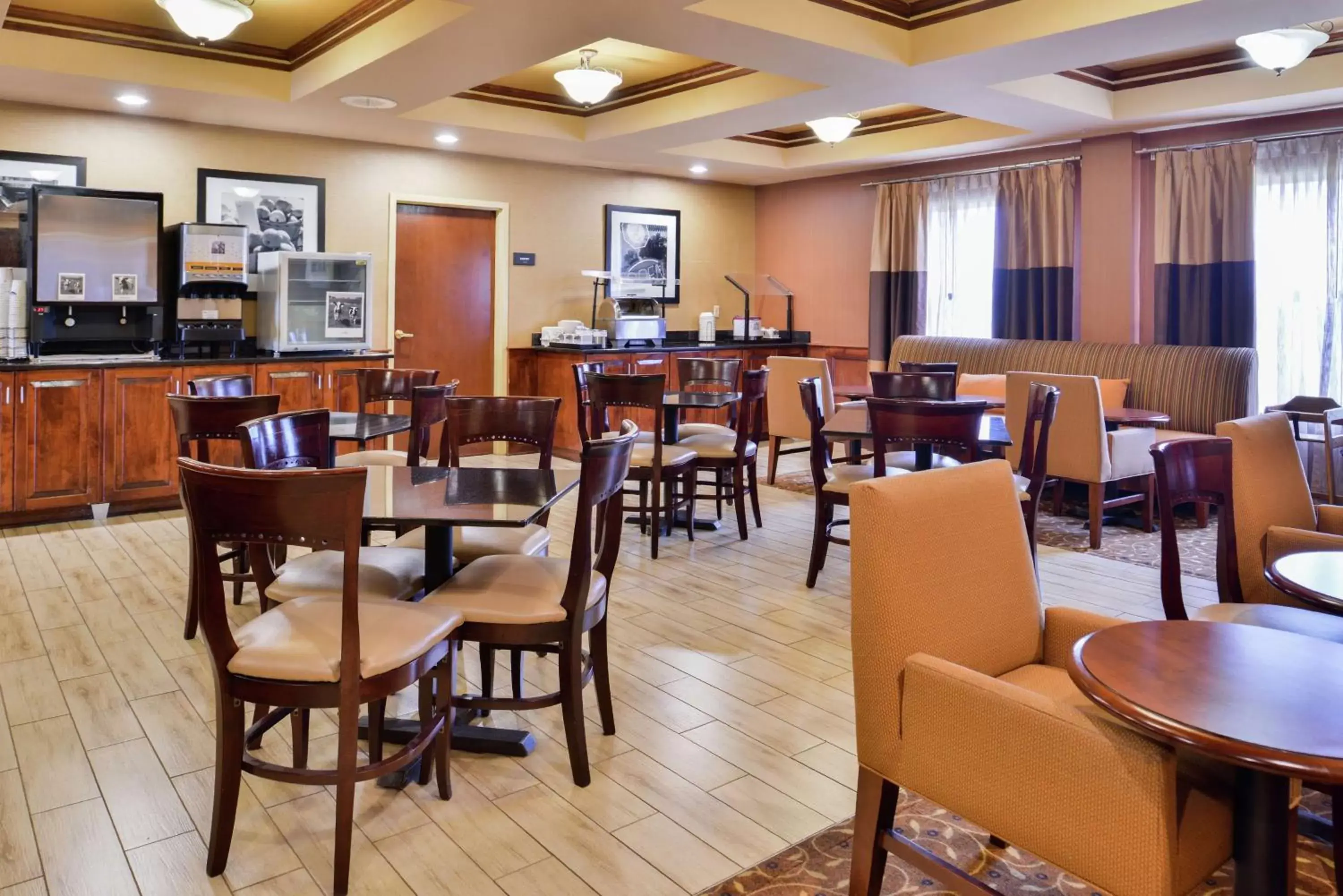 Dining area, Restaurant/Places to Eat in Hampton Inn By Hilton Greensboro-East