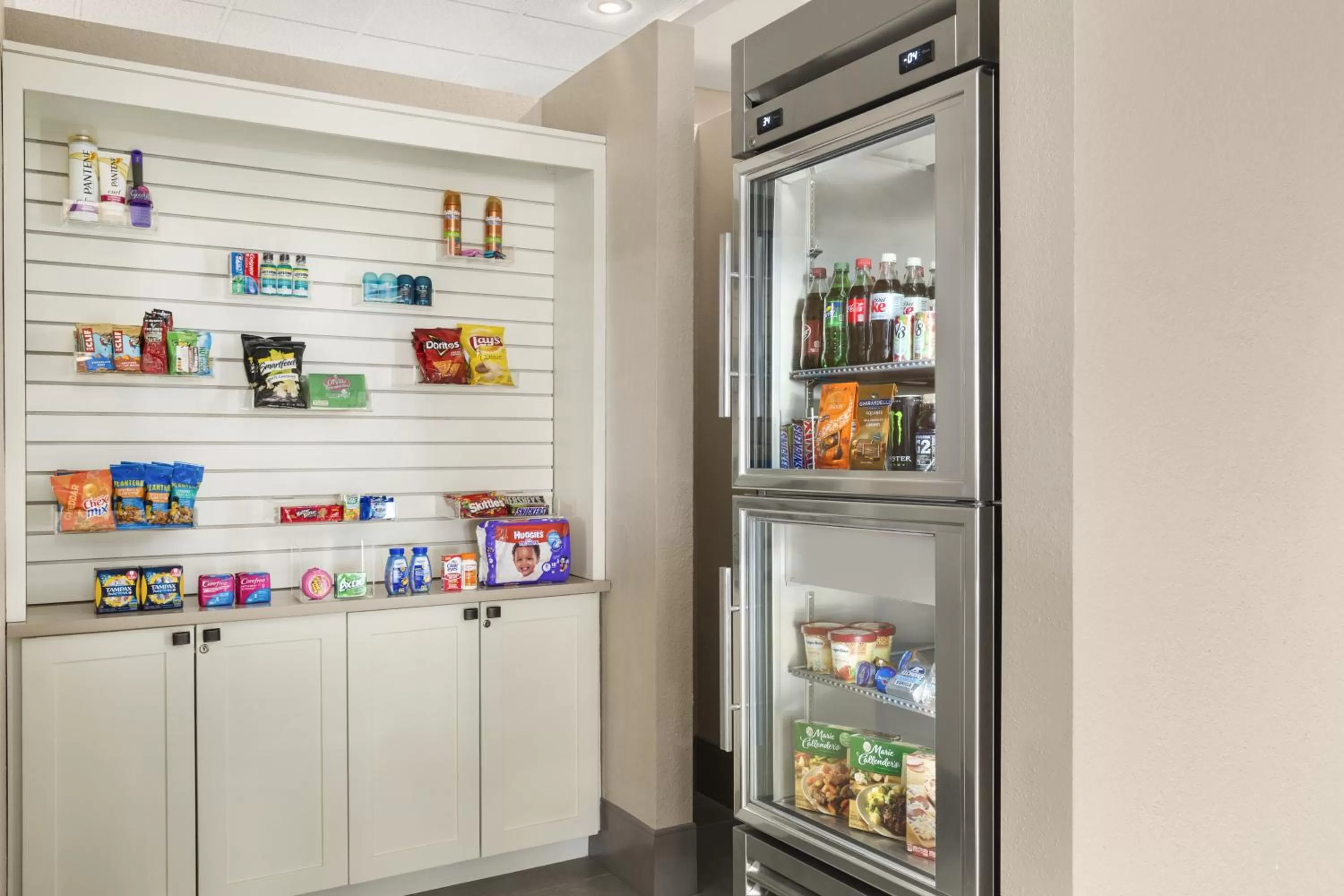 On-site shops in Country Inn & Suites by Radisson, Sidney, NE