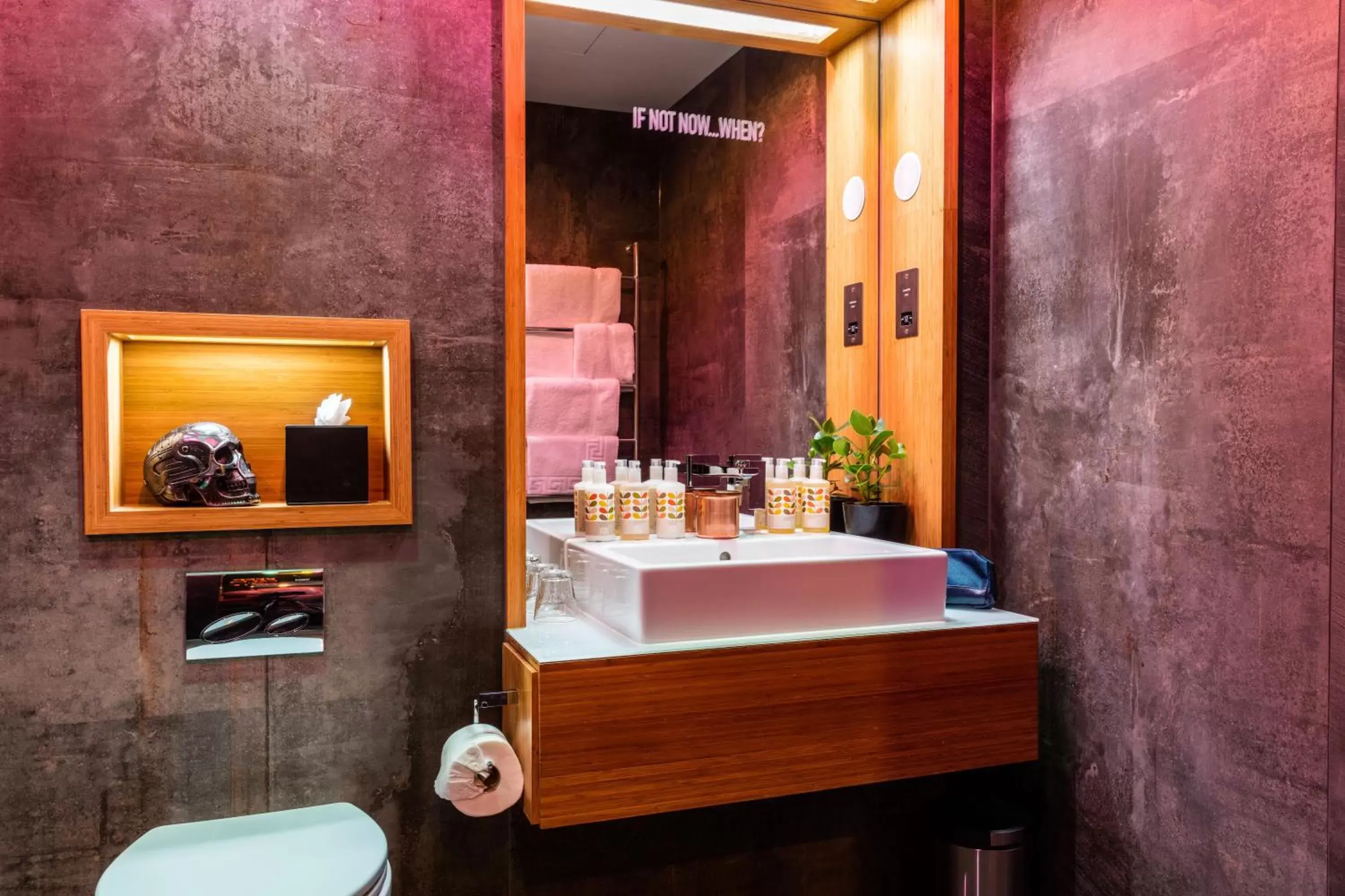 Bathroom in Megaro Hotel