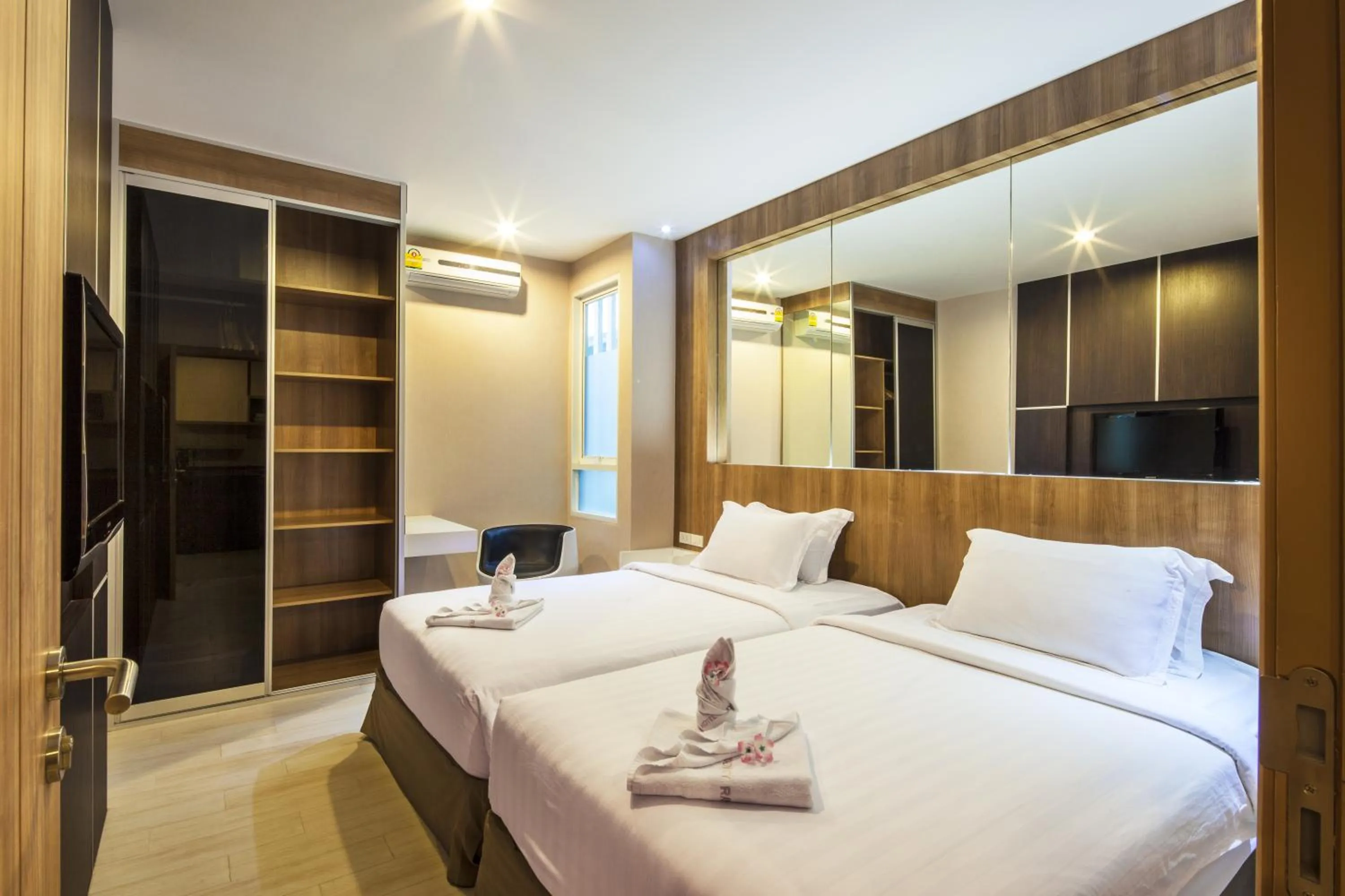 Photo of the whole room, Bed in Golden City Rayong Hotel