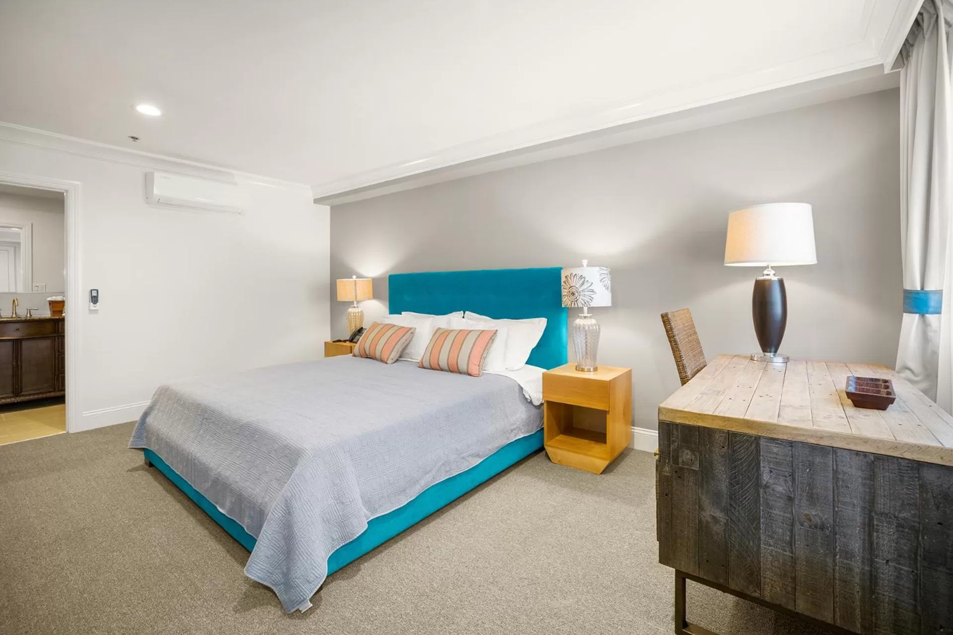 Bed in Hotel Huntington