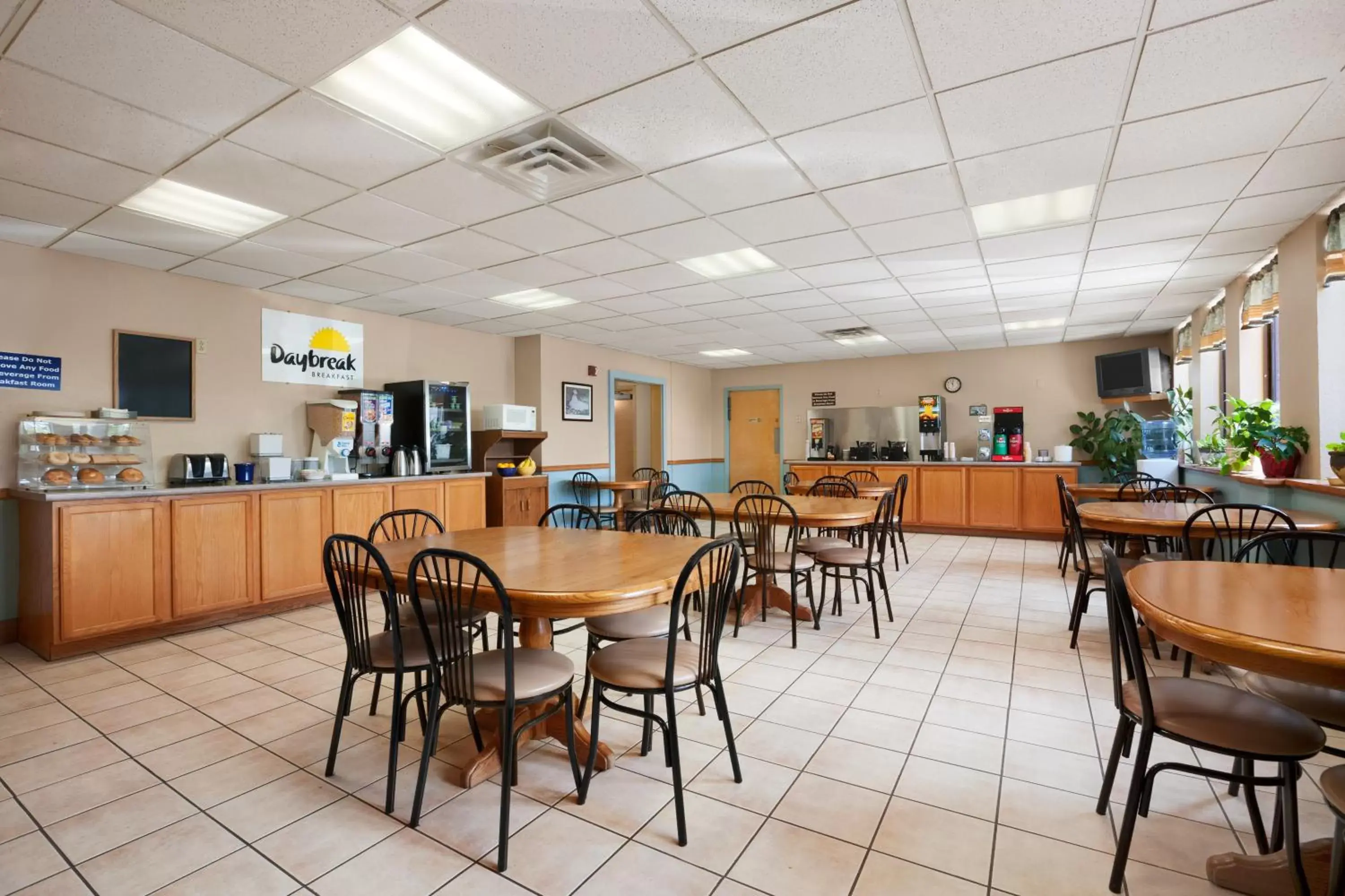 Food, Restaurant/Places to Eat in Days Inn by Wyndham Colchester Burlington