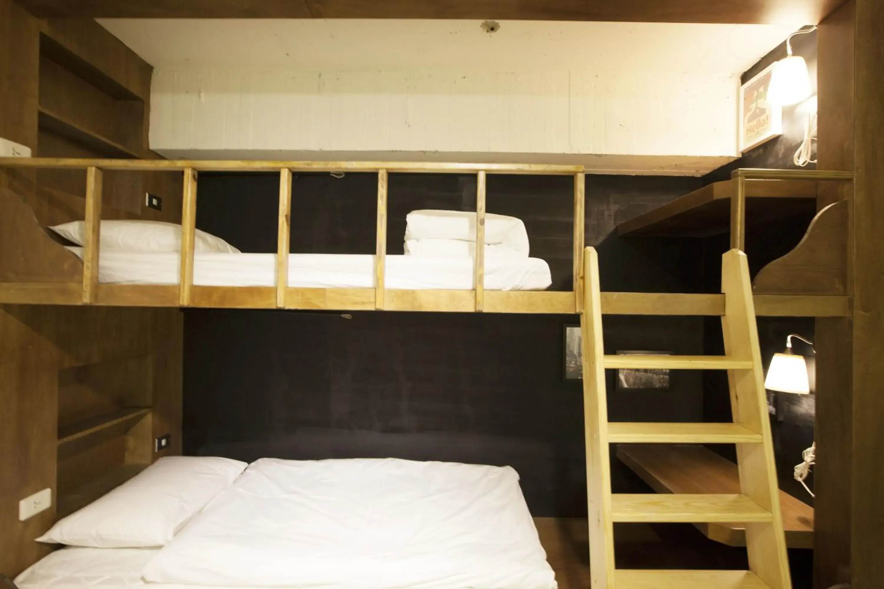 Standard Twin Room - no window in Mr Lobster's Secret Den Design Hostel