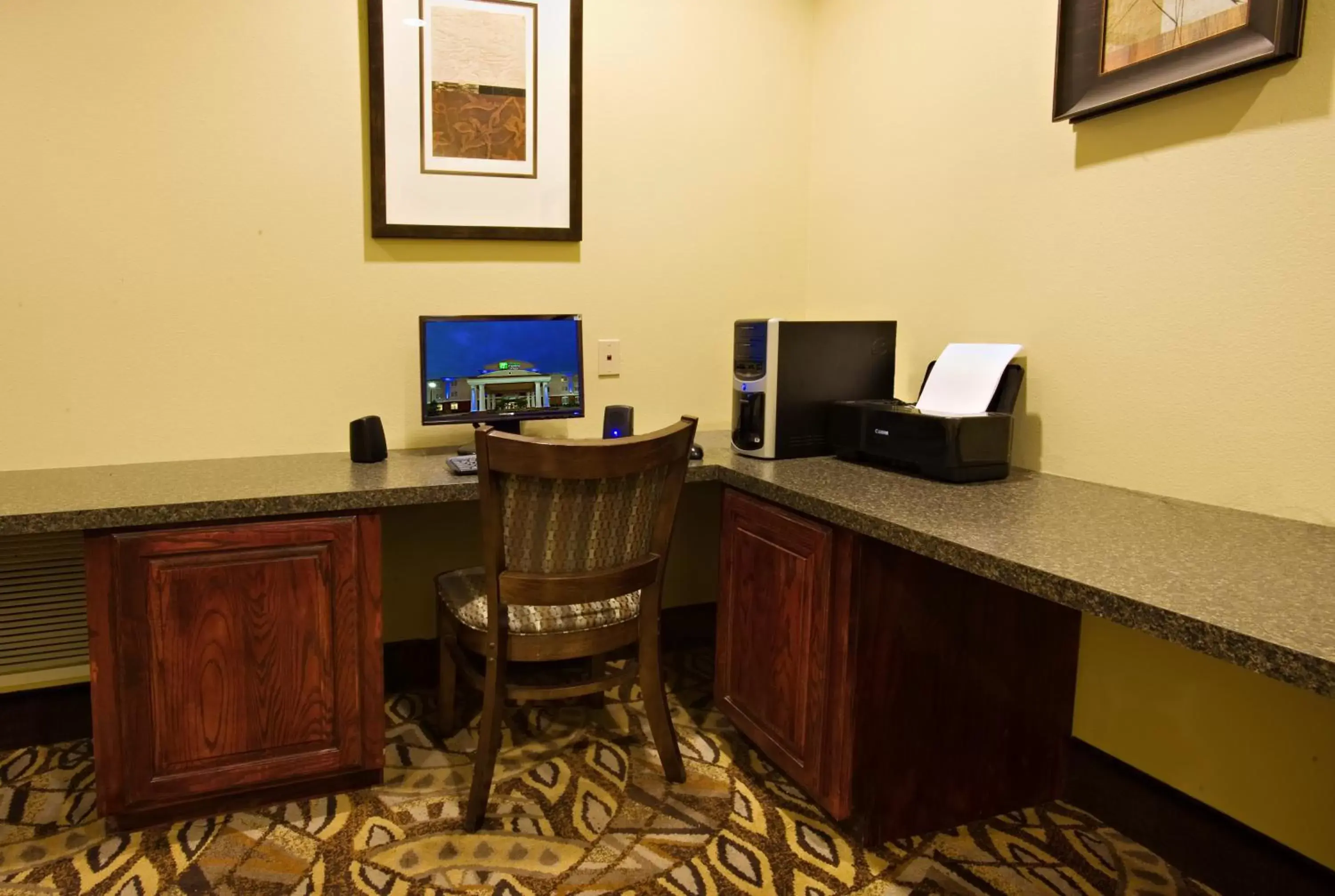 Other, TV/Entertainment Center in Holiday Inn Express and Suites Snyder, an IHG Hotel