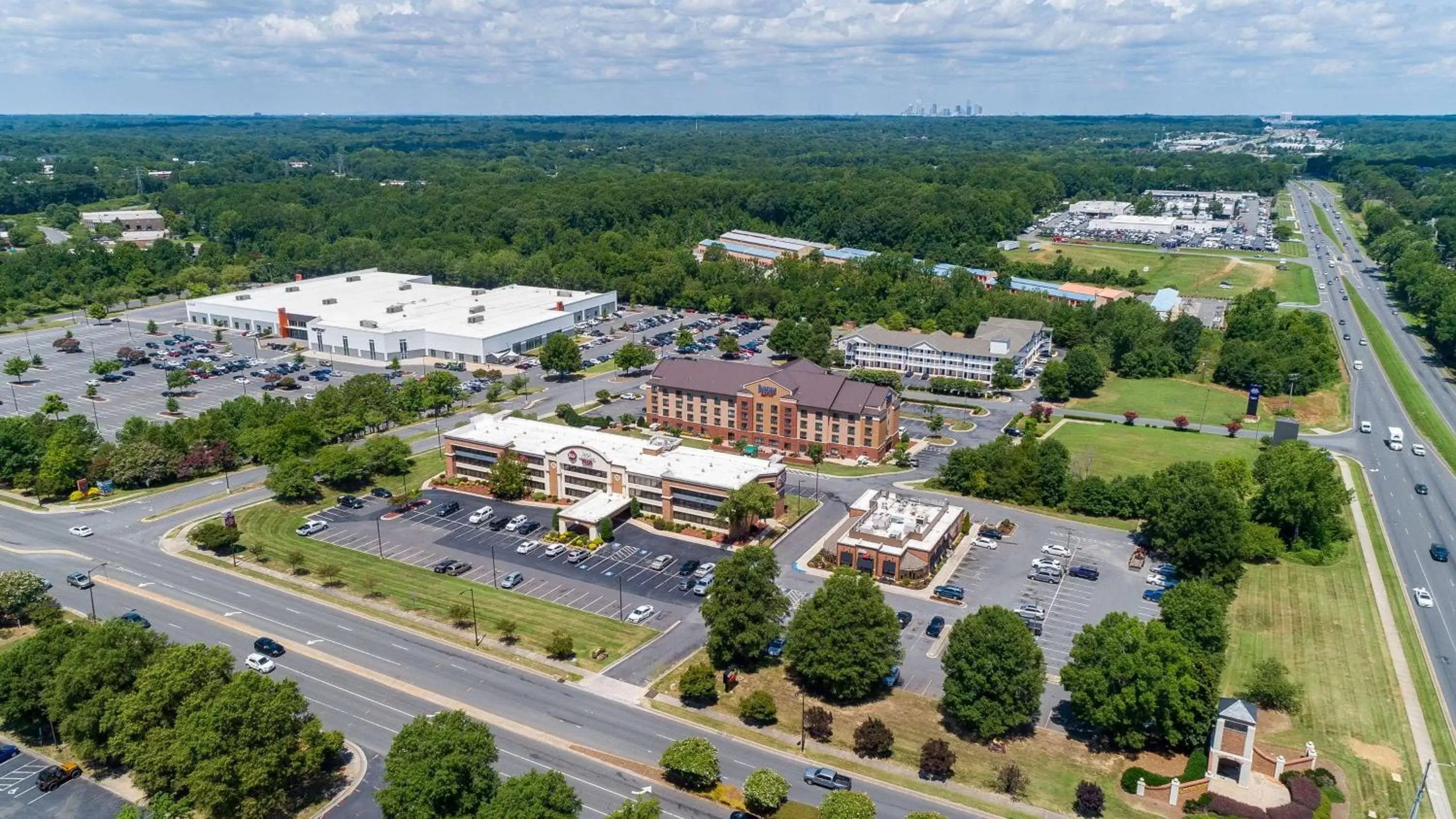 Property building, Bird's-eye View in Best Western Plus Charlotte Matthews Hotel