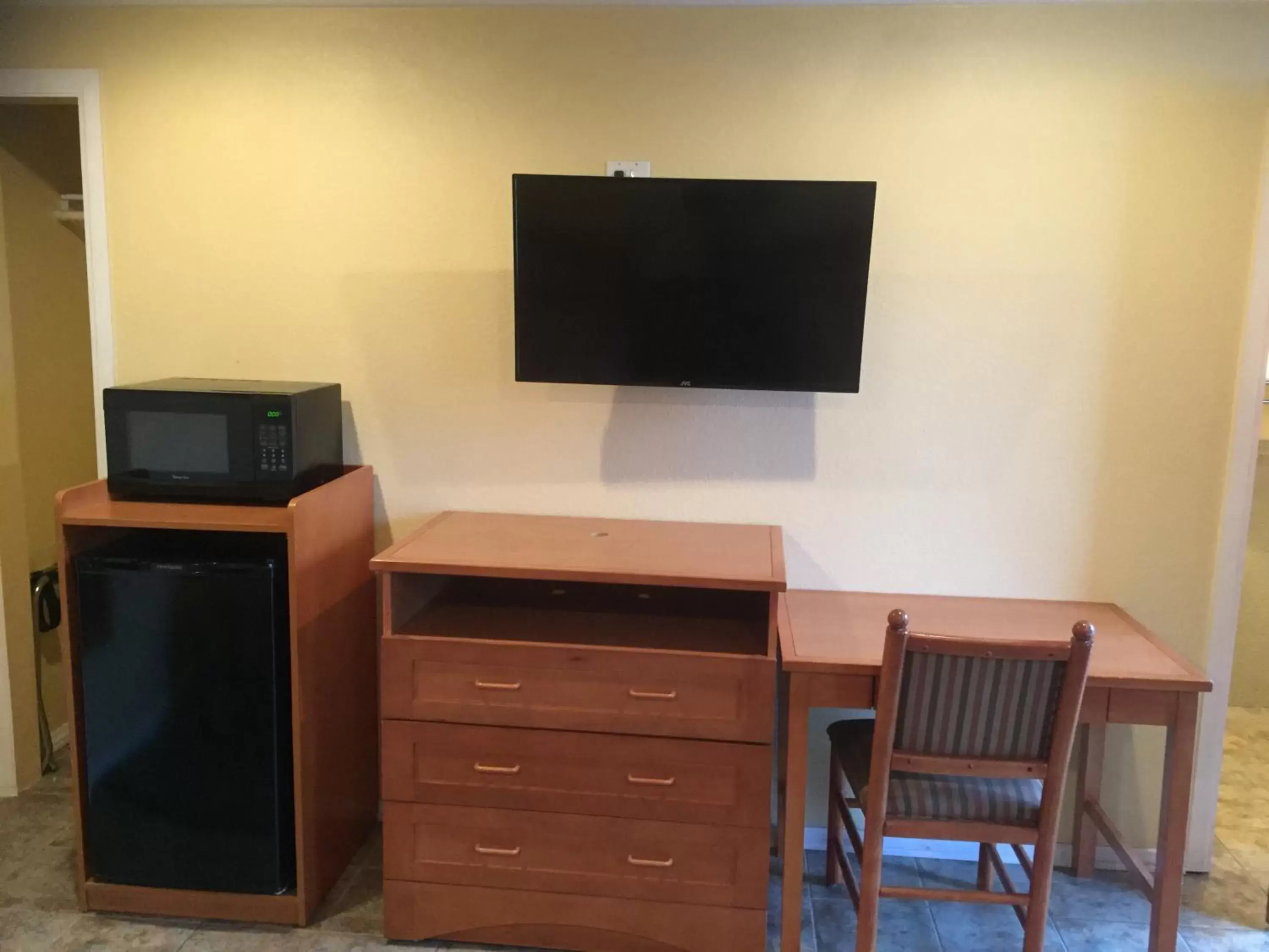 Decorative detail, TV/Entertainment Center in Bayshore Inn Ventura