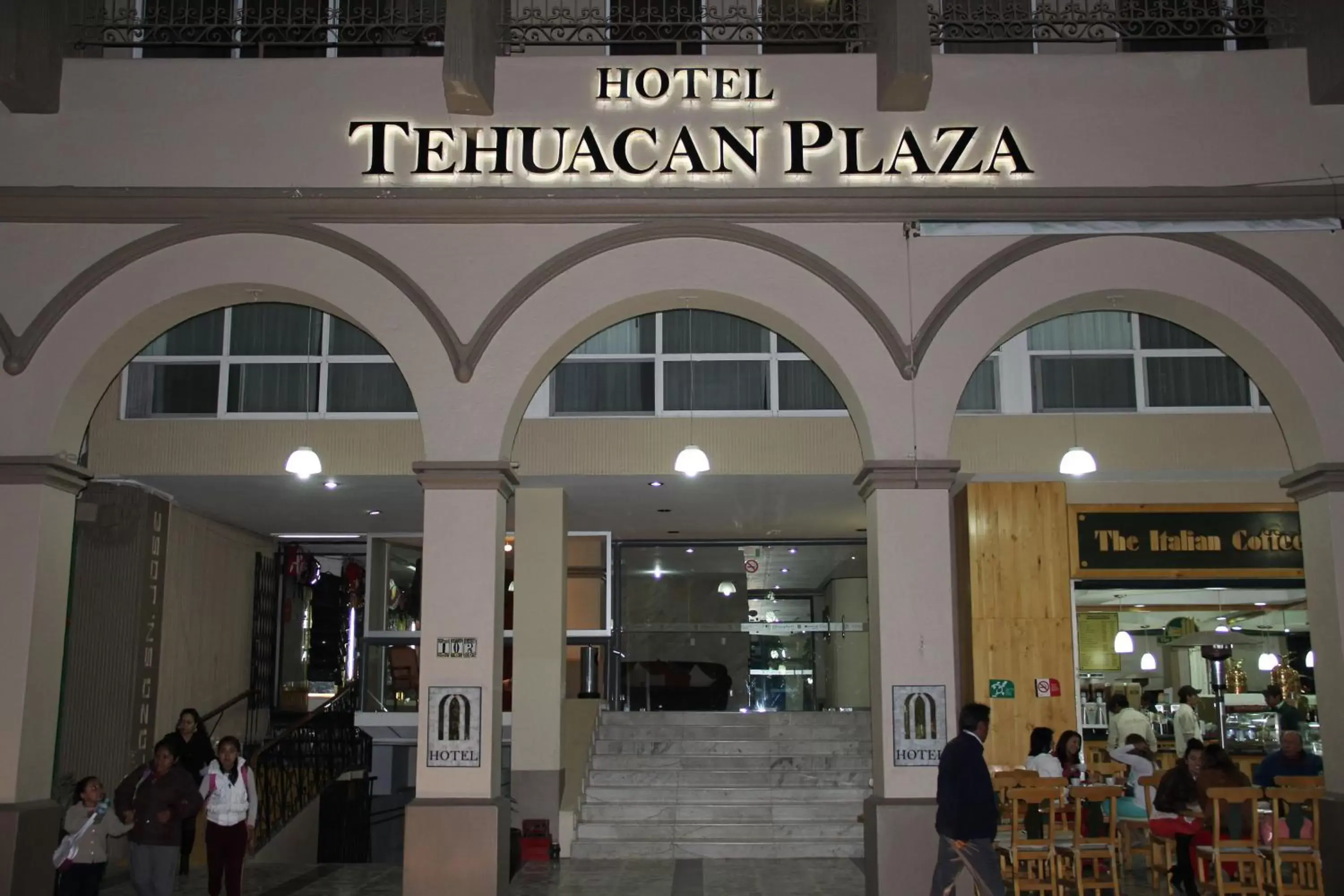 Night in Hotel Tehuacan Plaza