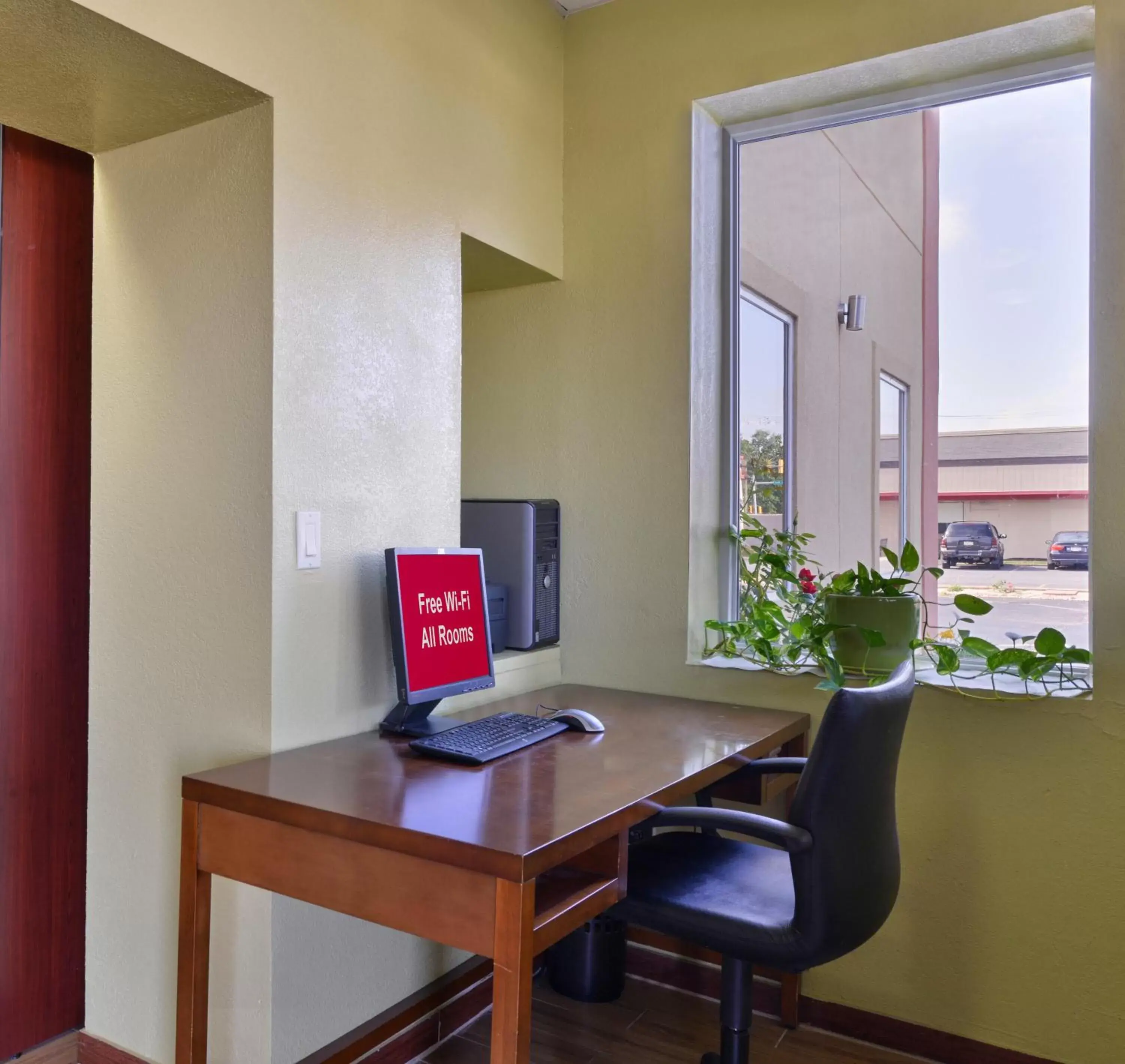 Business facilities in Red Roof Inn Chambersburg