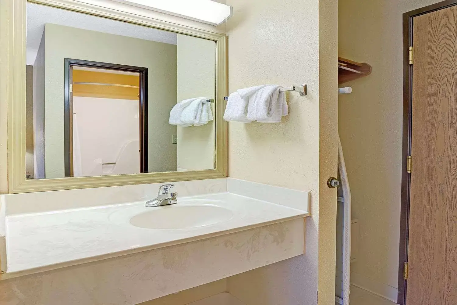 Double Room with Two Double Beds in Baymont by Wyndham Monroe Double Room with Two Double Beds in Baymont by Wyndham Monroe