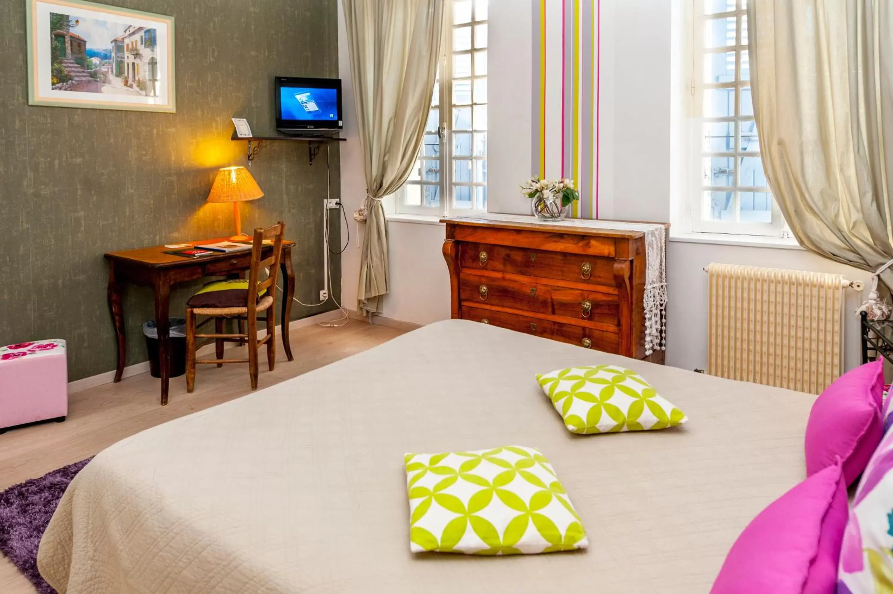 Photo of the whole room, Bed in Logis Auberge De Tavel Photo of the whole room, Bed in Logis Auberge De Tavel