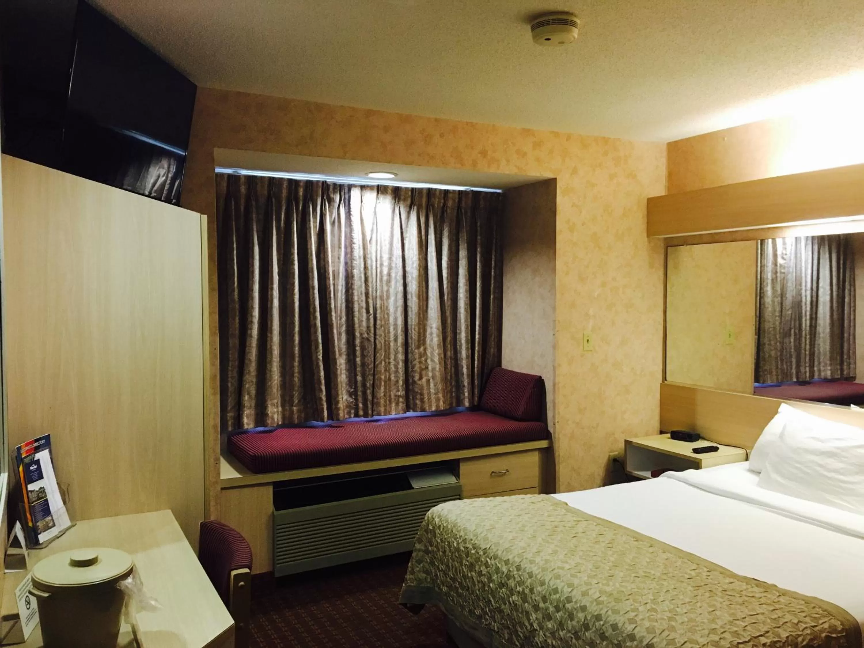 Photo of the whole room, Bed in Microtel Inn & Suites by Wyndham Syracuse Baldwinsville