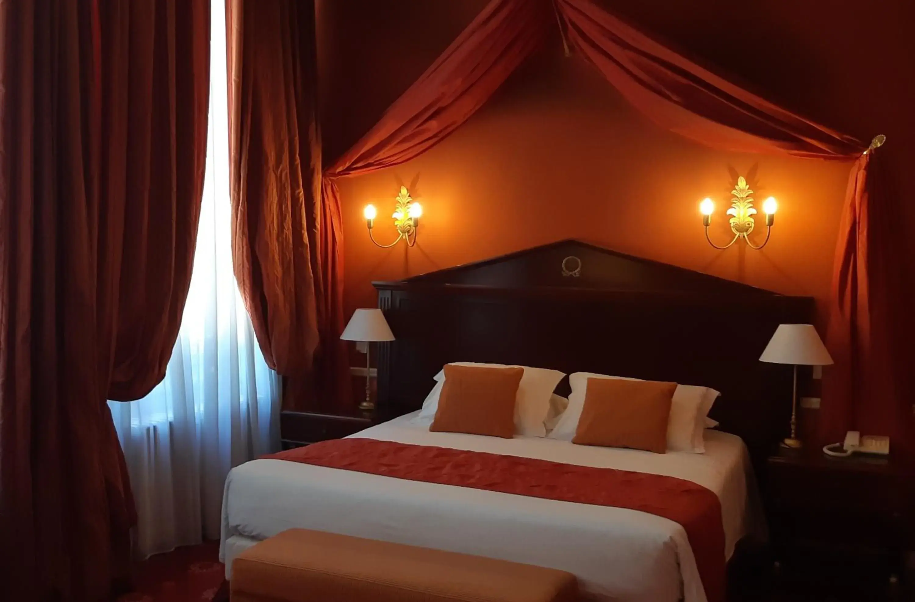 Bed in Hôtel Les Maréchaux