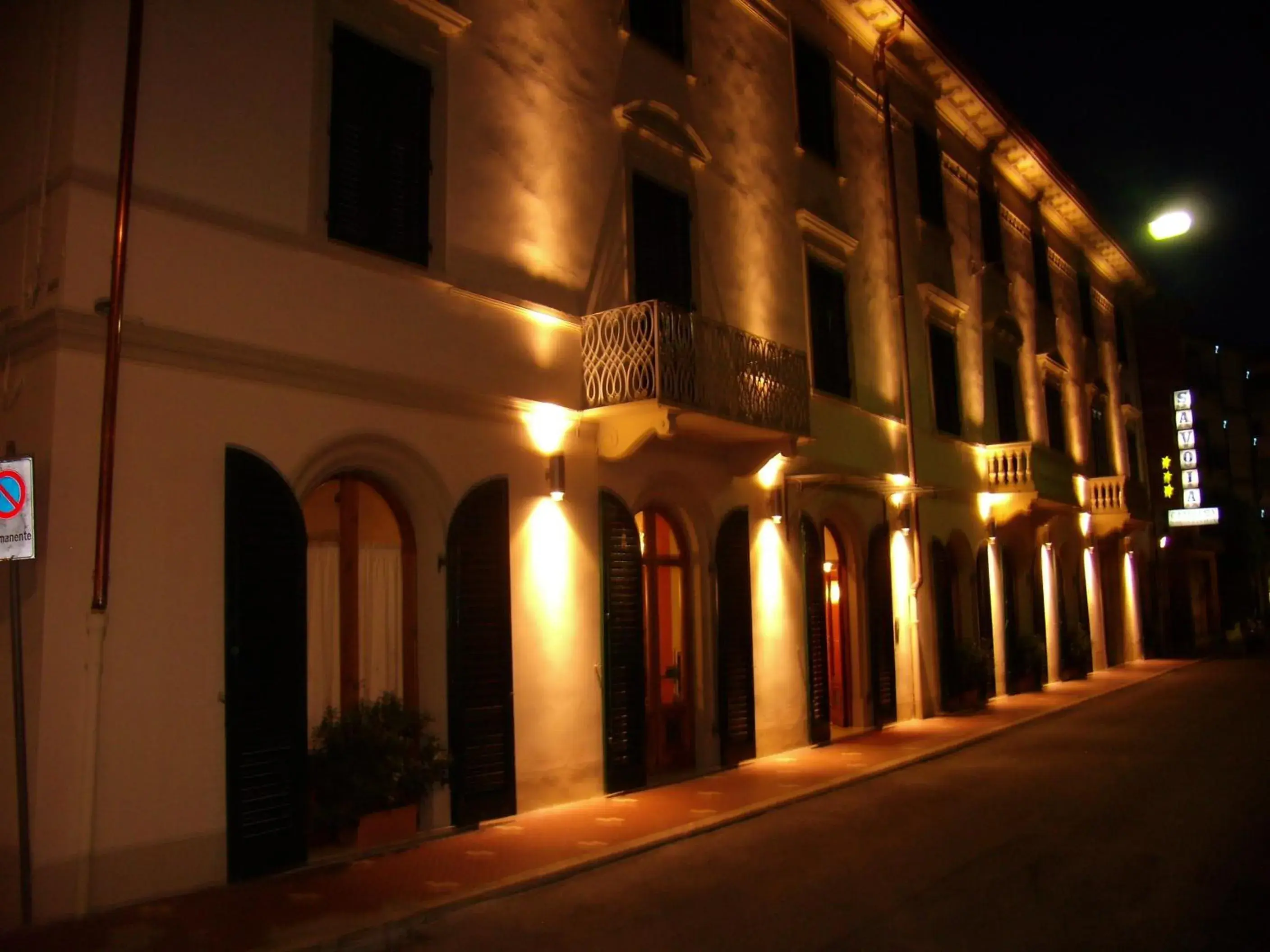 Facade/entrance, Property Building in Hotel Savoia & Campana