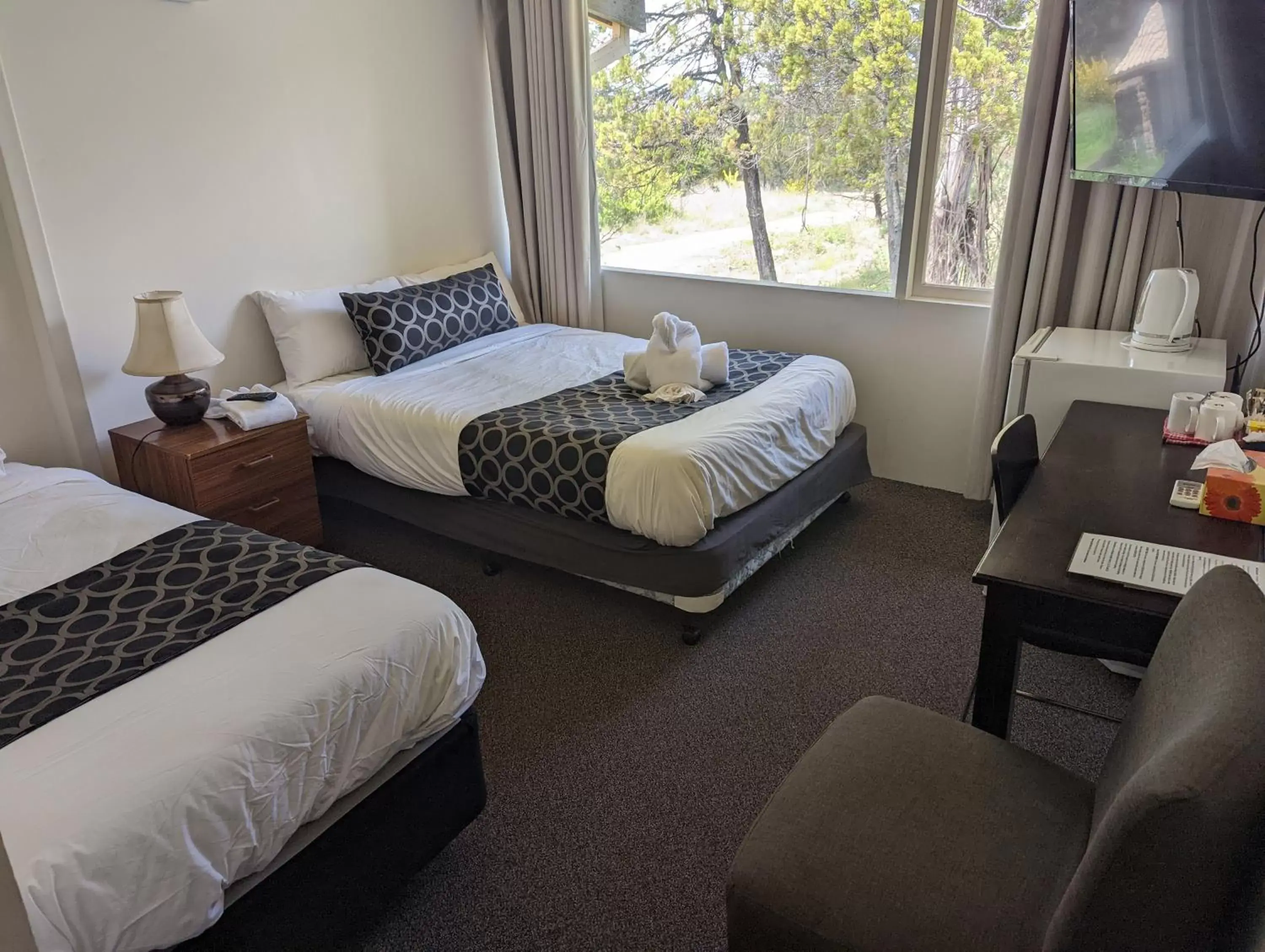 Bed in Cooma High Country Motel