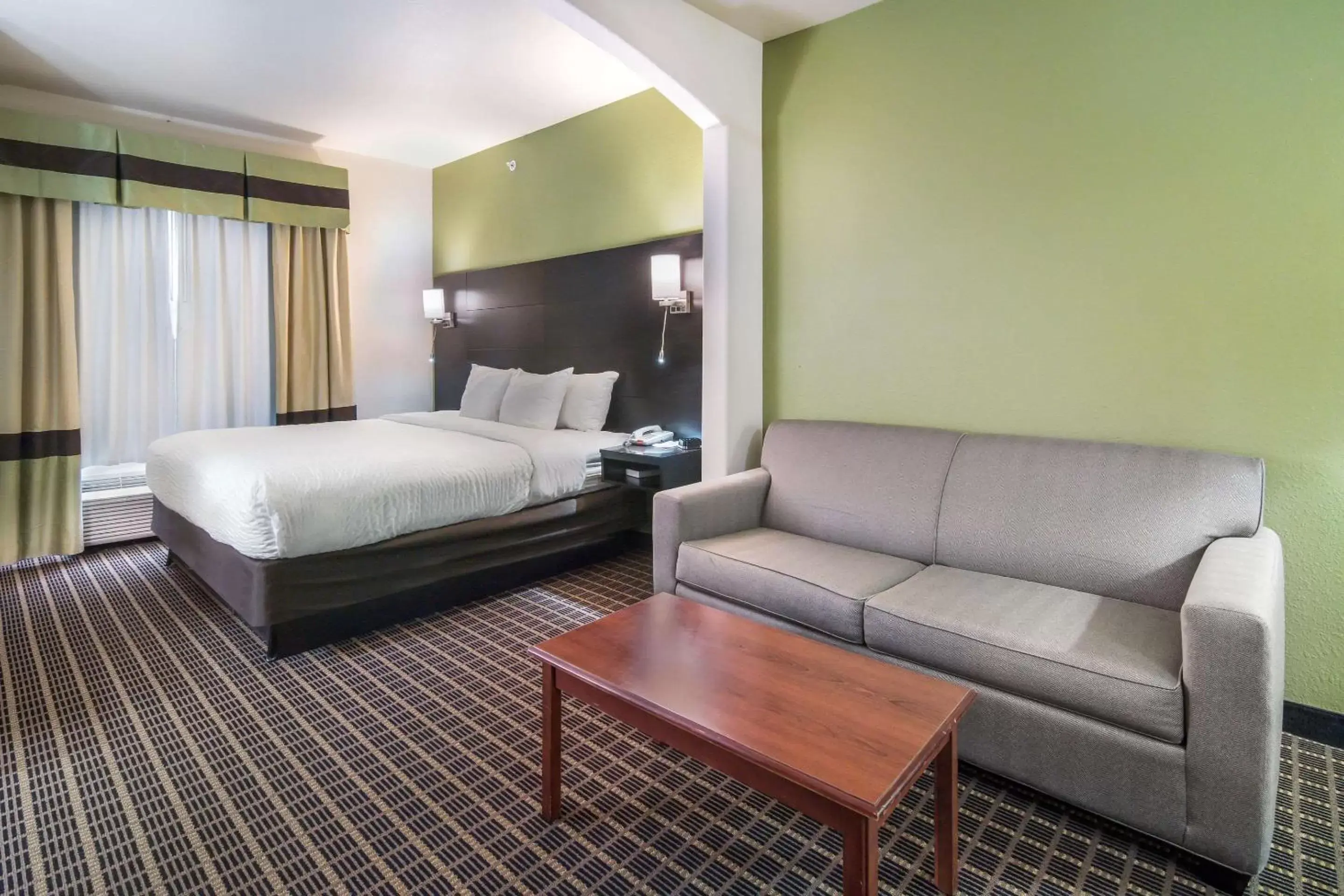 King Suite - Accessible/Non-Smoking in Clarion Inn and Suites Weatherford