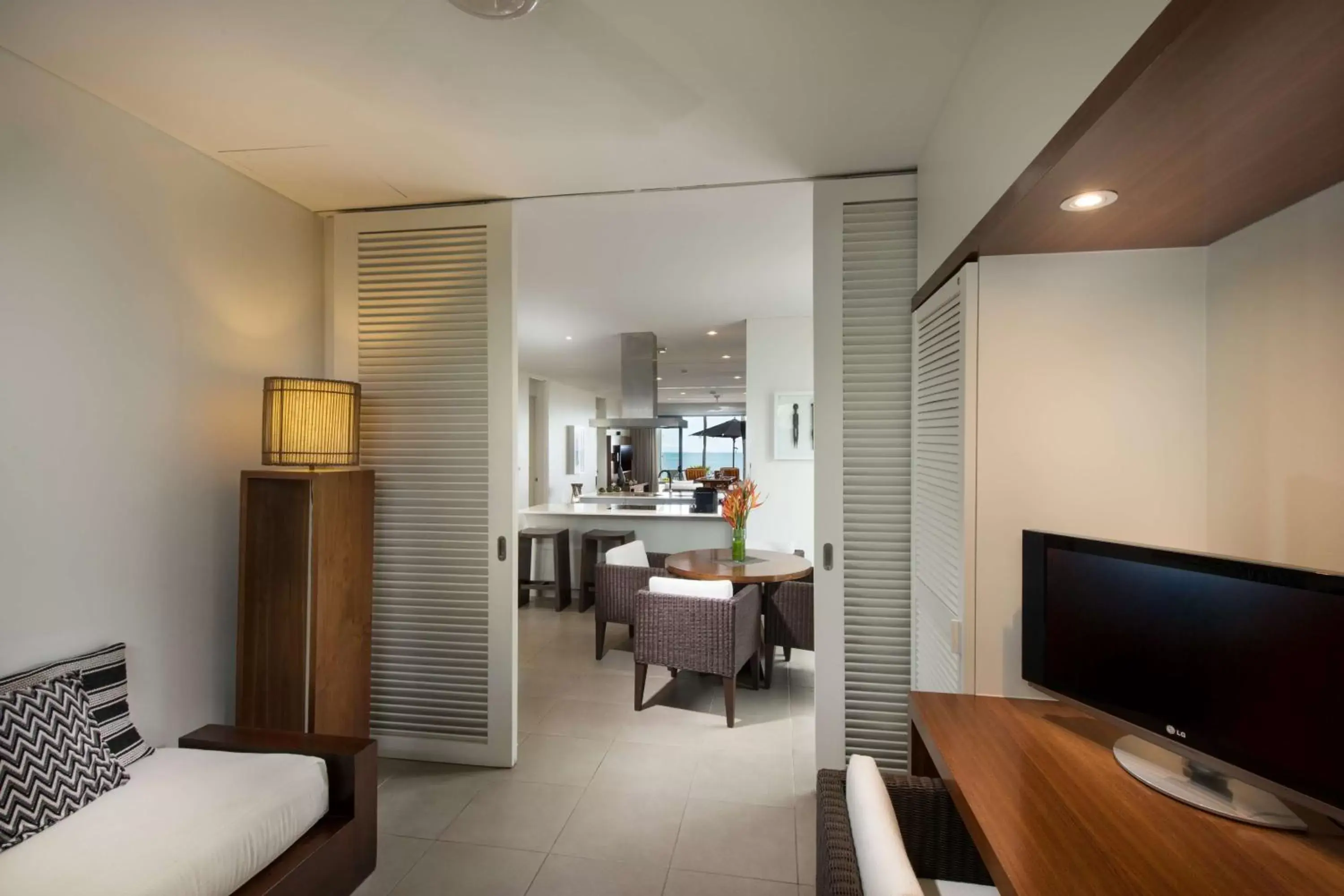 Living room, TV/Entertainment Center in Hilton Fiji Beach Resort and Spa