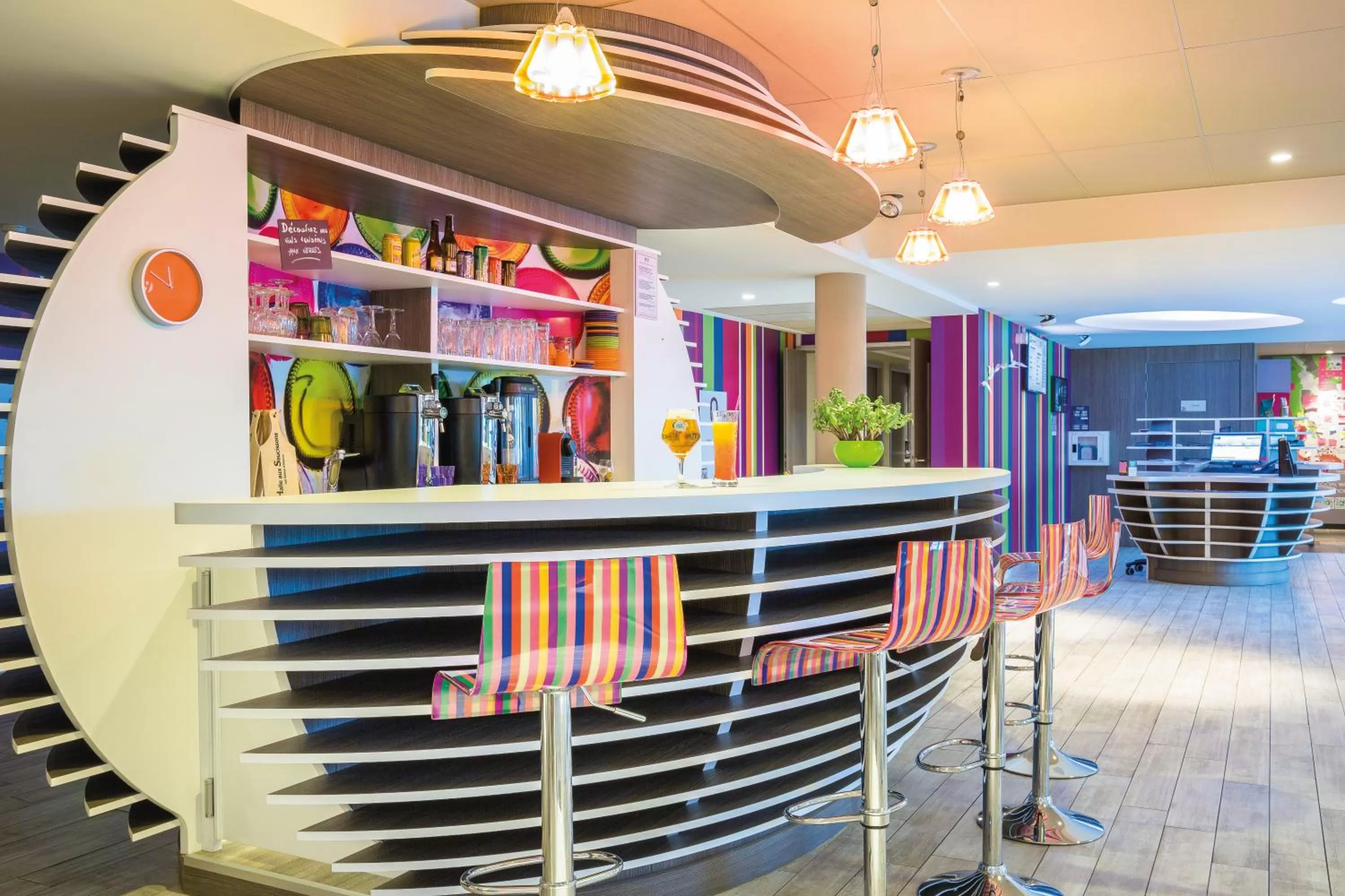 Lounge or bar in ibis Styles Les Sables Olonne