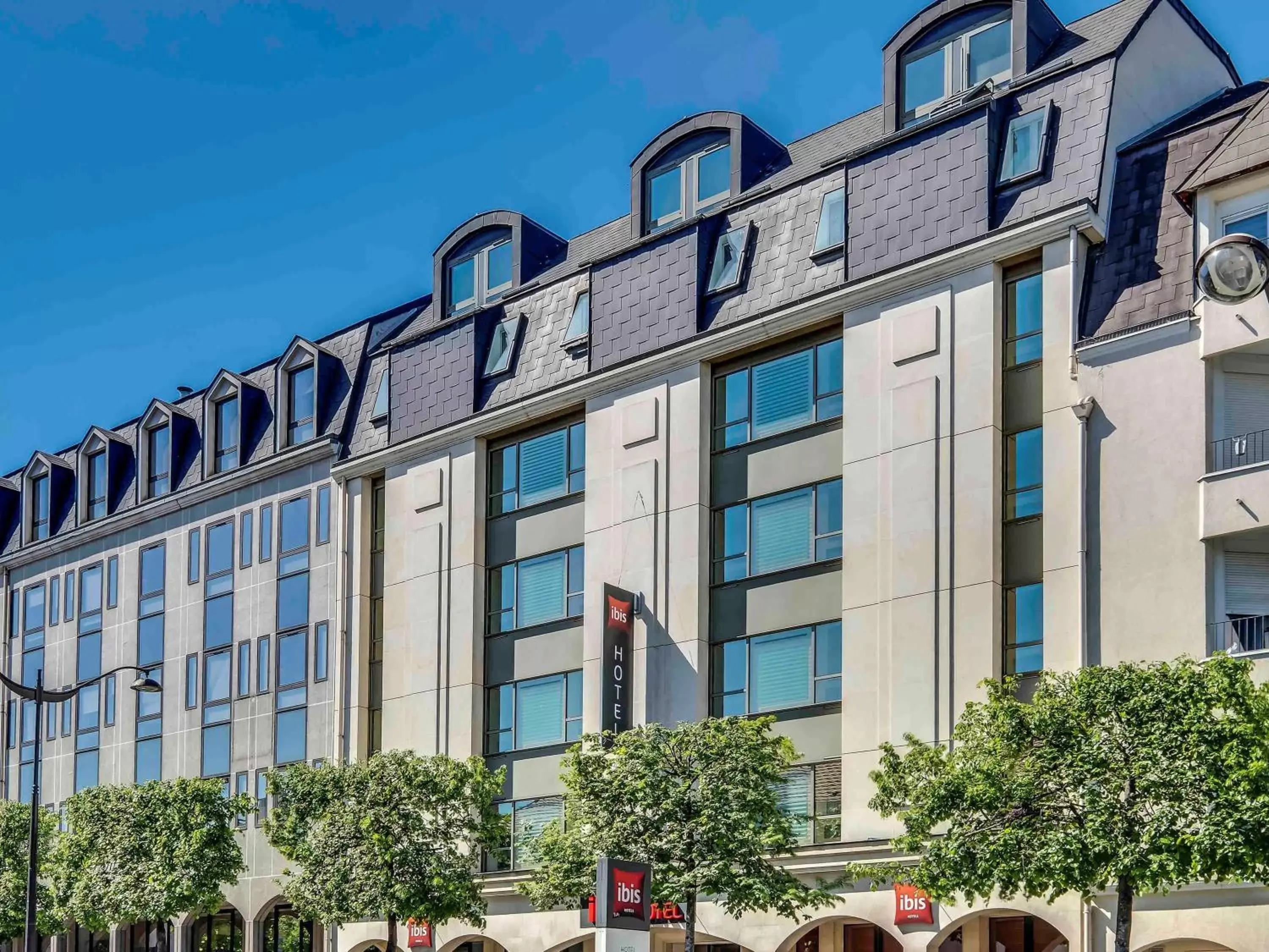 Property Building in ibis Paris Rueil Malmaison