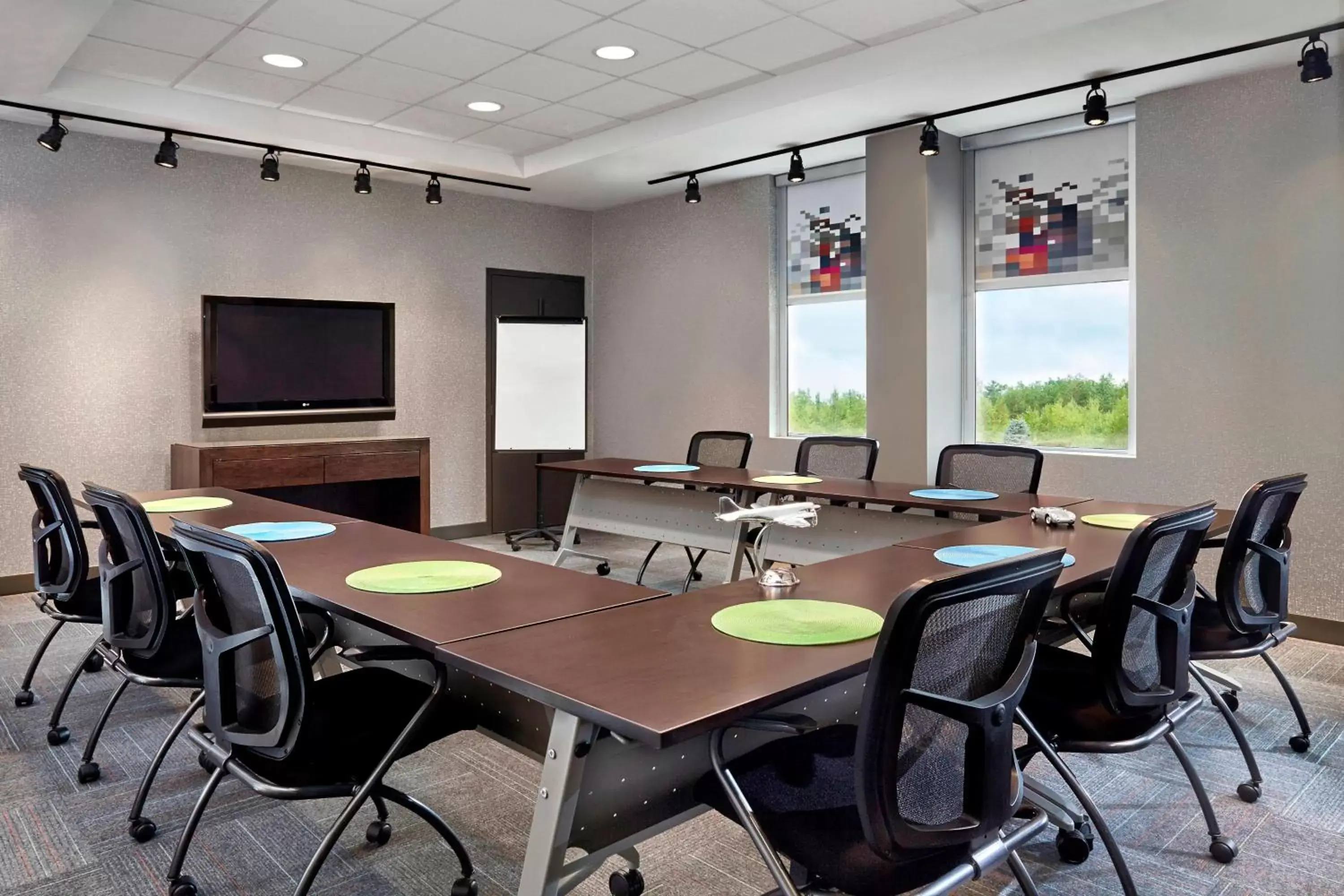 Meeting/conference room in Aloft Montreal Airport