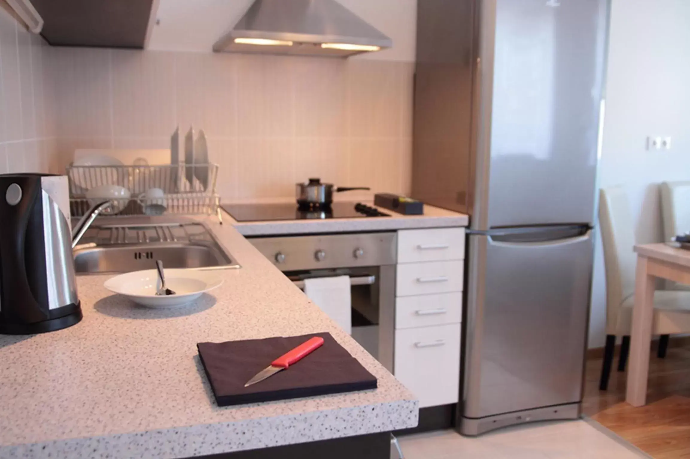 Kitchen or kitchenette, Kitchen/Kitchenette in Corvin Plaza Apartments & Suites