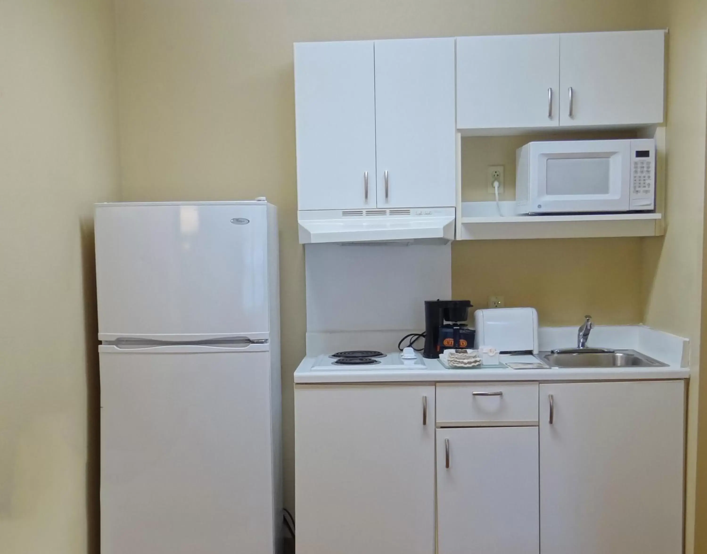 Kitchen or kitchenette, Kitchen/Kitchenette in Extended Stay America Suites - Wilkes-Barre - Hwy 315