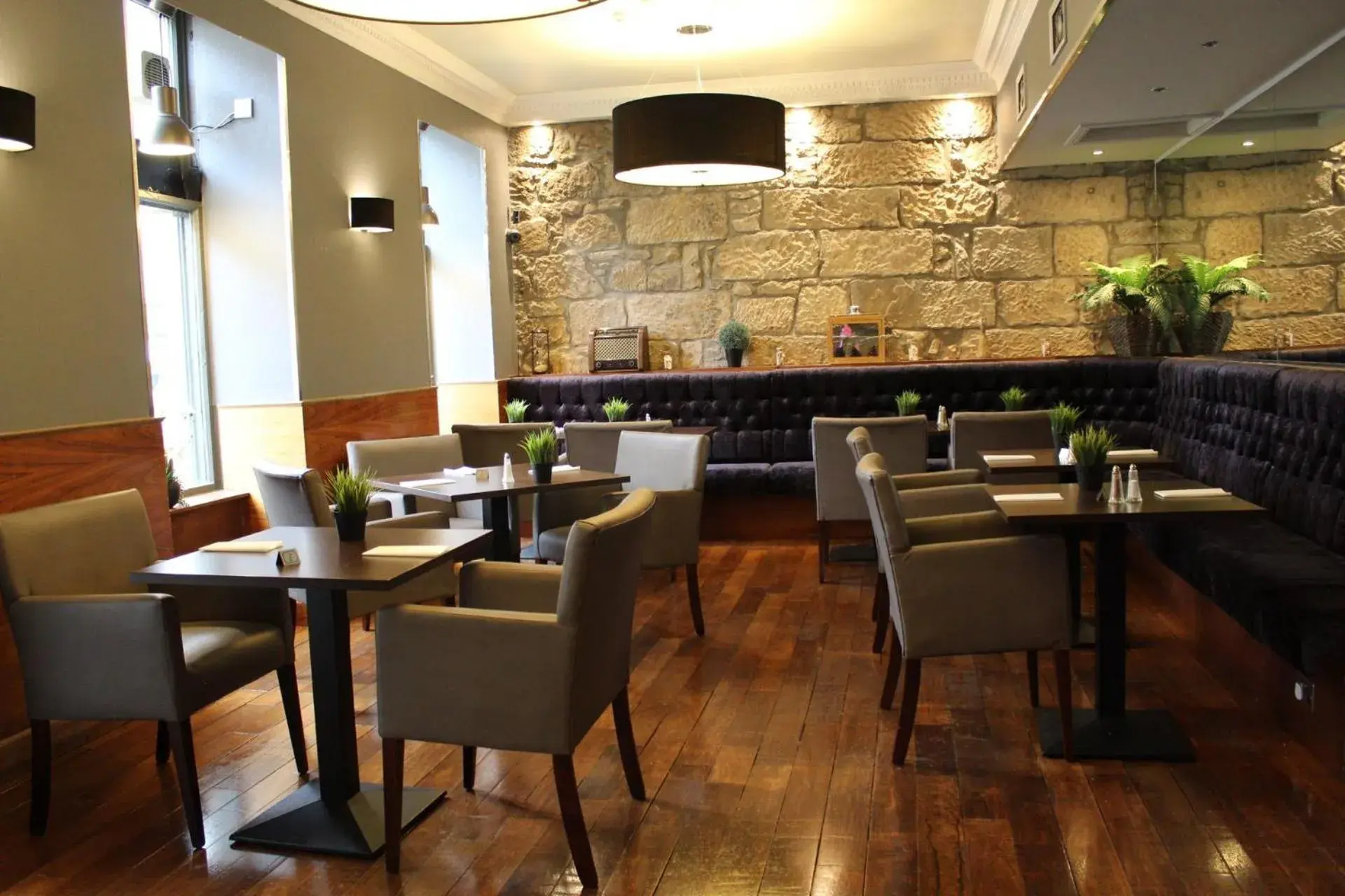 Restaurant/Places to Eat in Devoncove Hotel Glasgow
