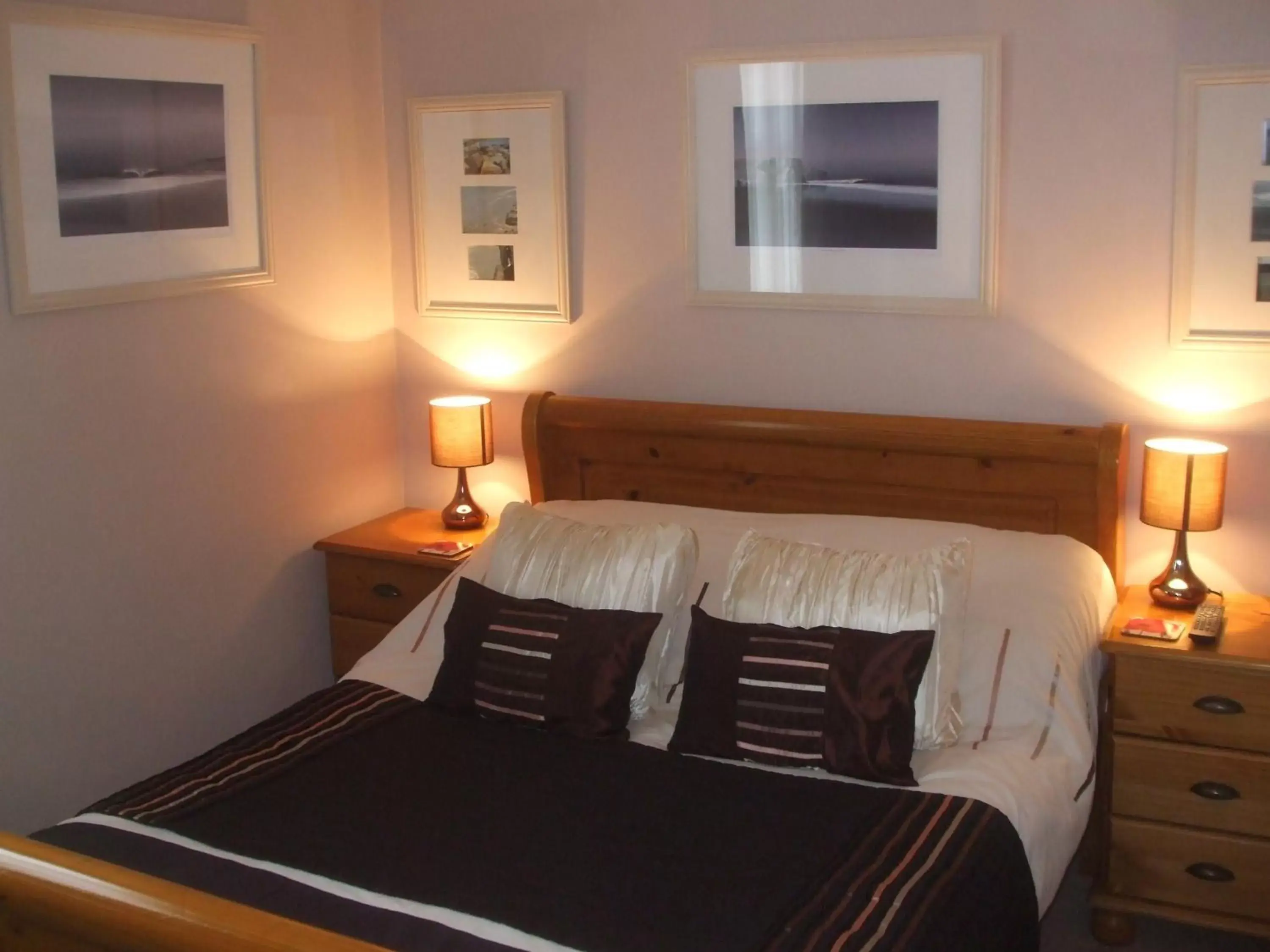 Family Room (2 Adults + 1 Child) in Chiverton House Guest Accommodation Family Room (2 Adults + 1 Child) in Chiverton House Guest Accommodation