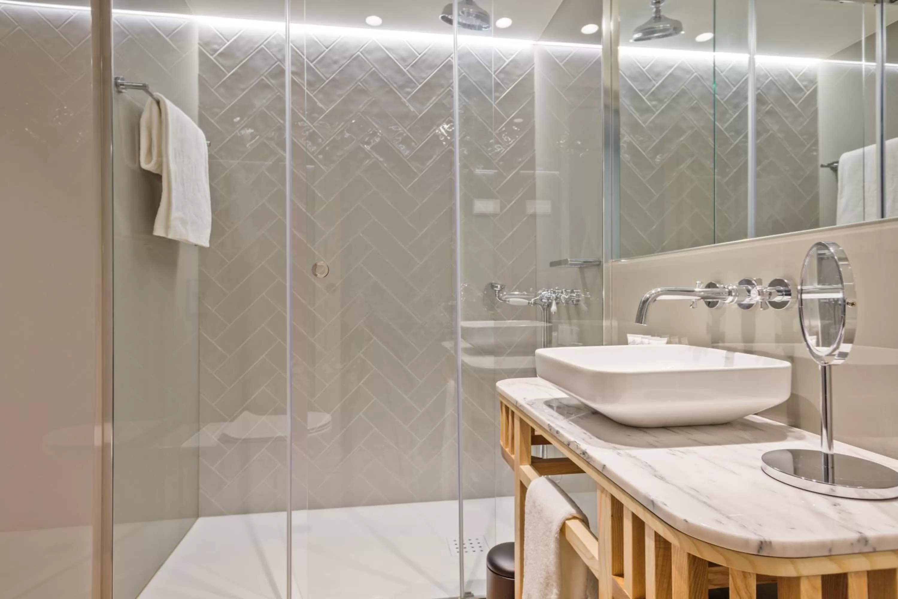 Bathroom in Pur Oporto Boutique Hotel by actahotels