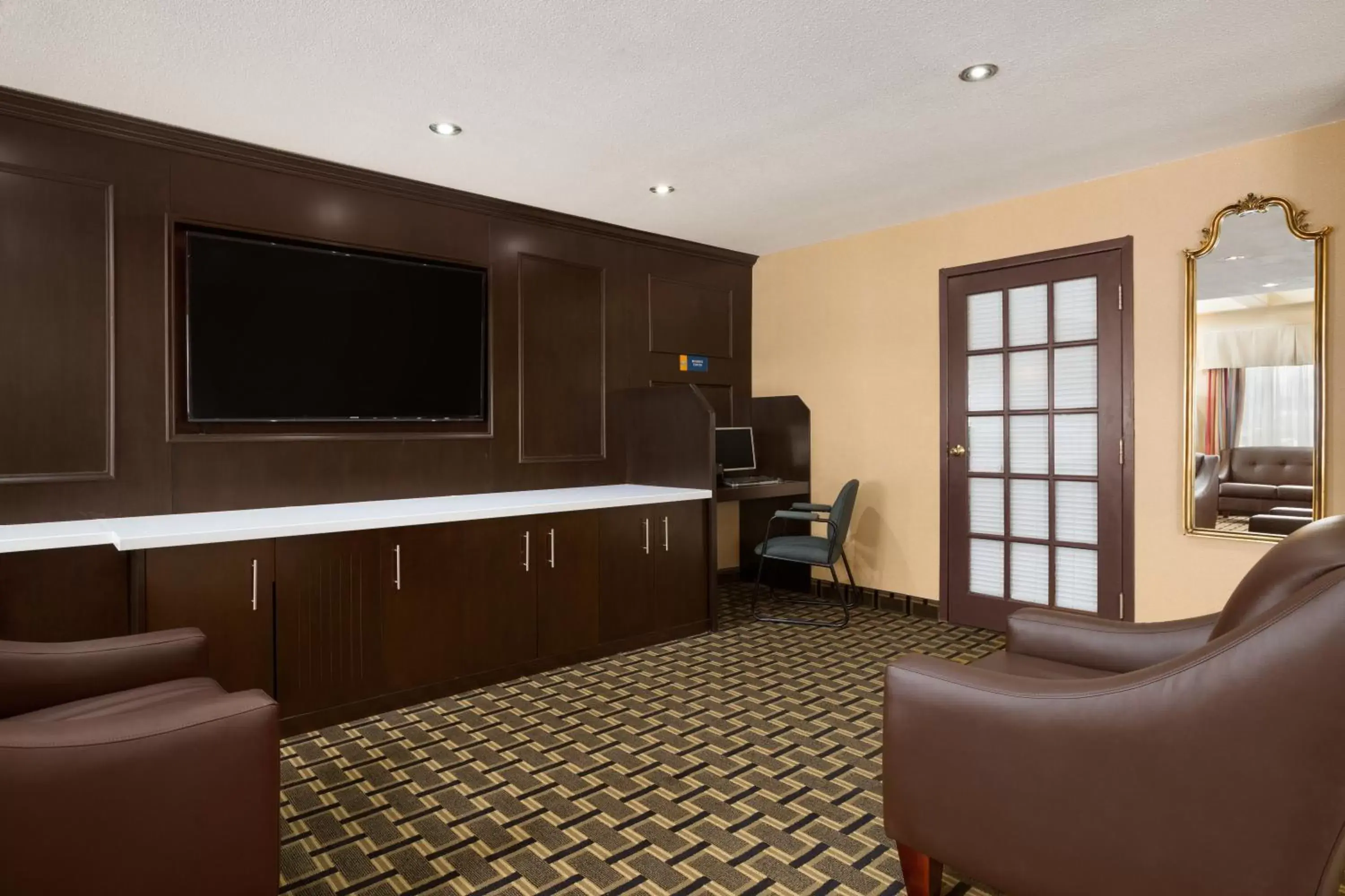 Business facilities, TV/Entertainment Center in Days Inn by Wyndham Woodstock