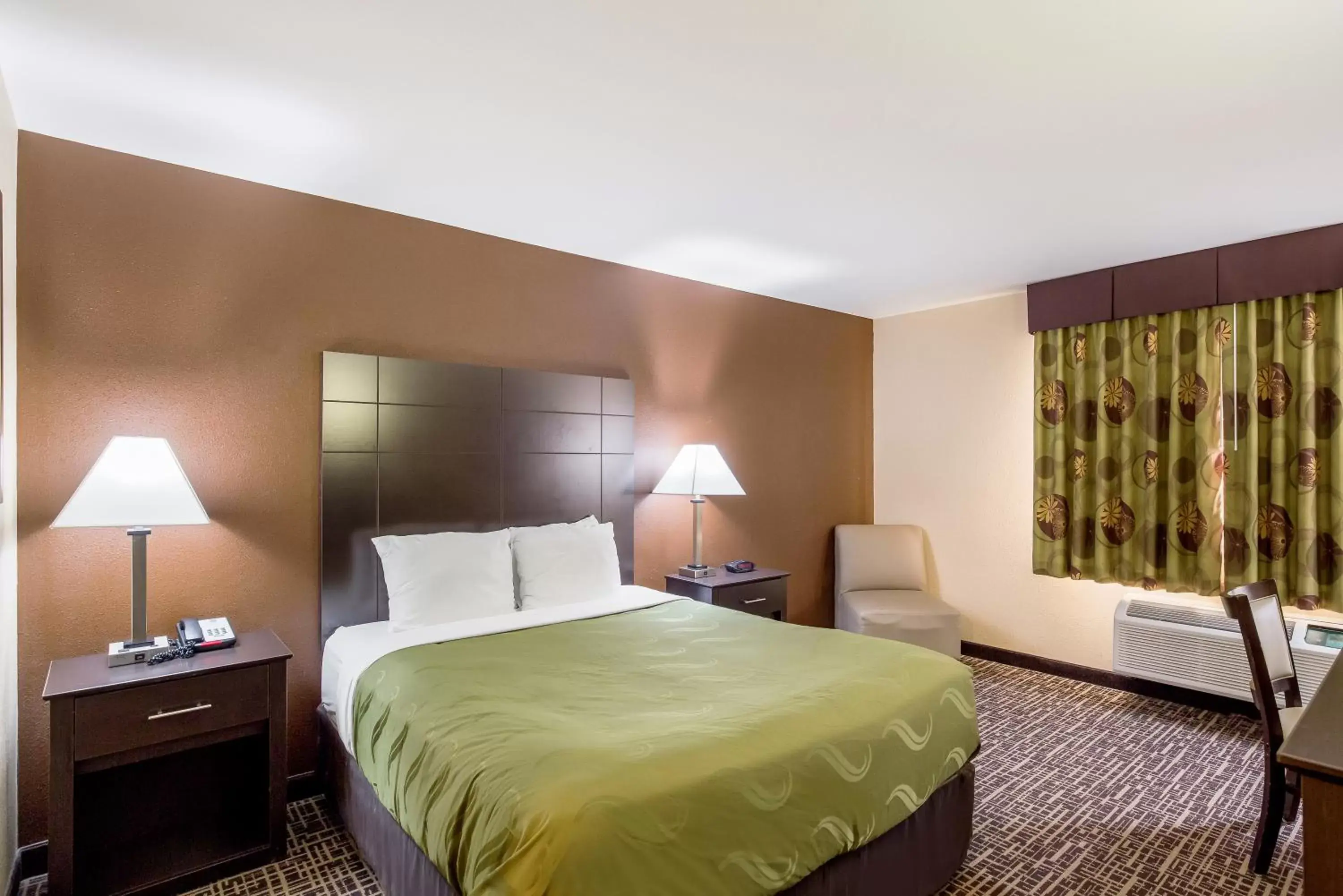 Bed in Quality Inn & Suites Caseyville - St. Louis