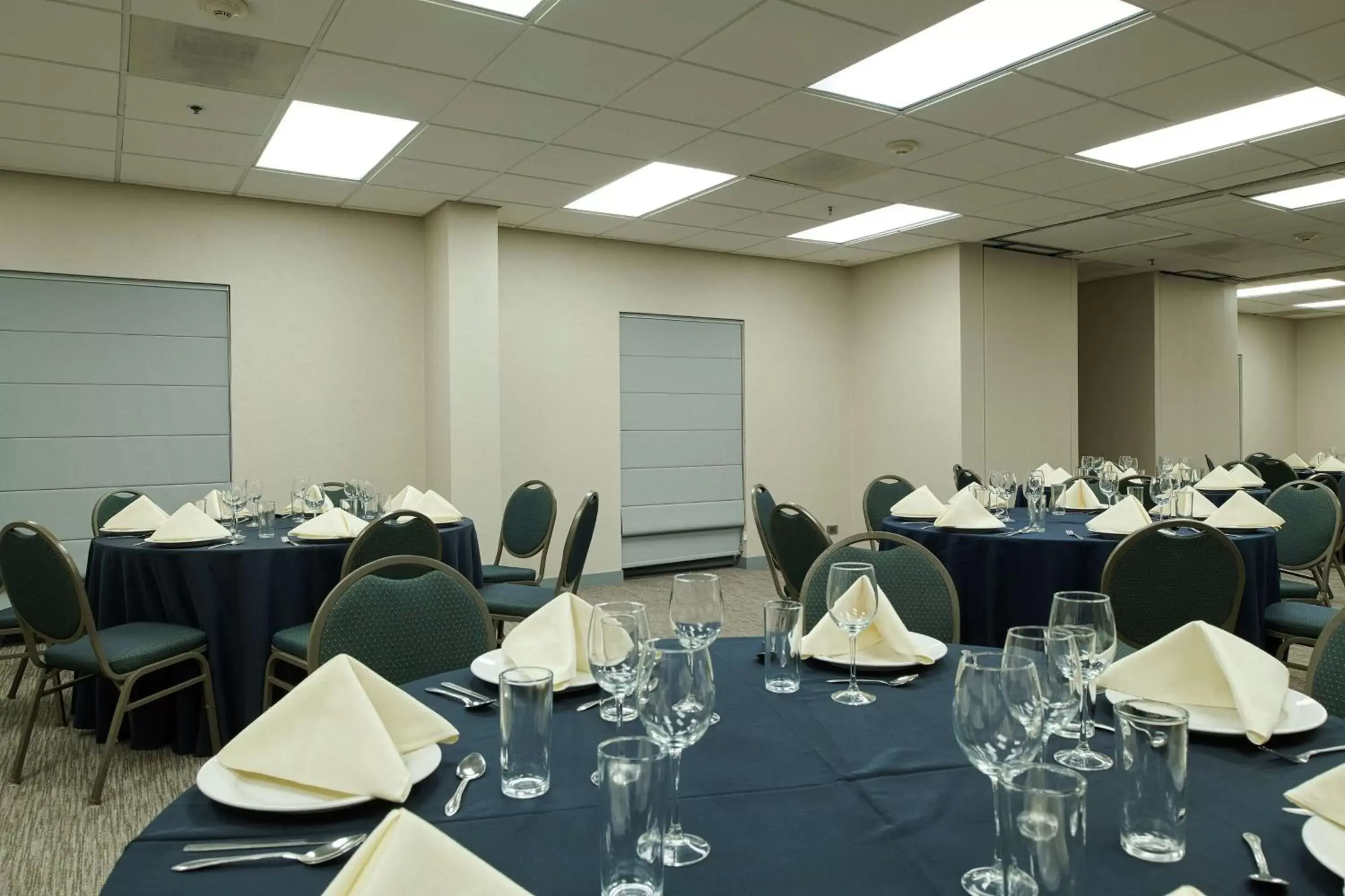 Meeting/conference room, Restaurant/Places to Eat in Hampton Inn Ciudad Juarez
