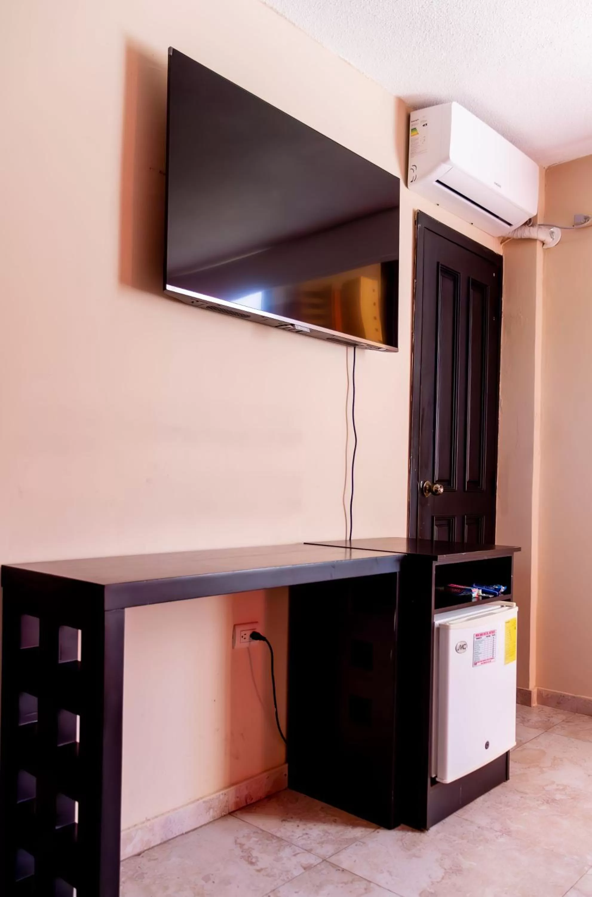 TV and multimedia in Hostal Antares