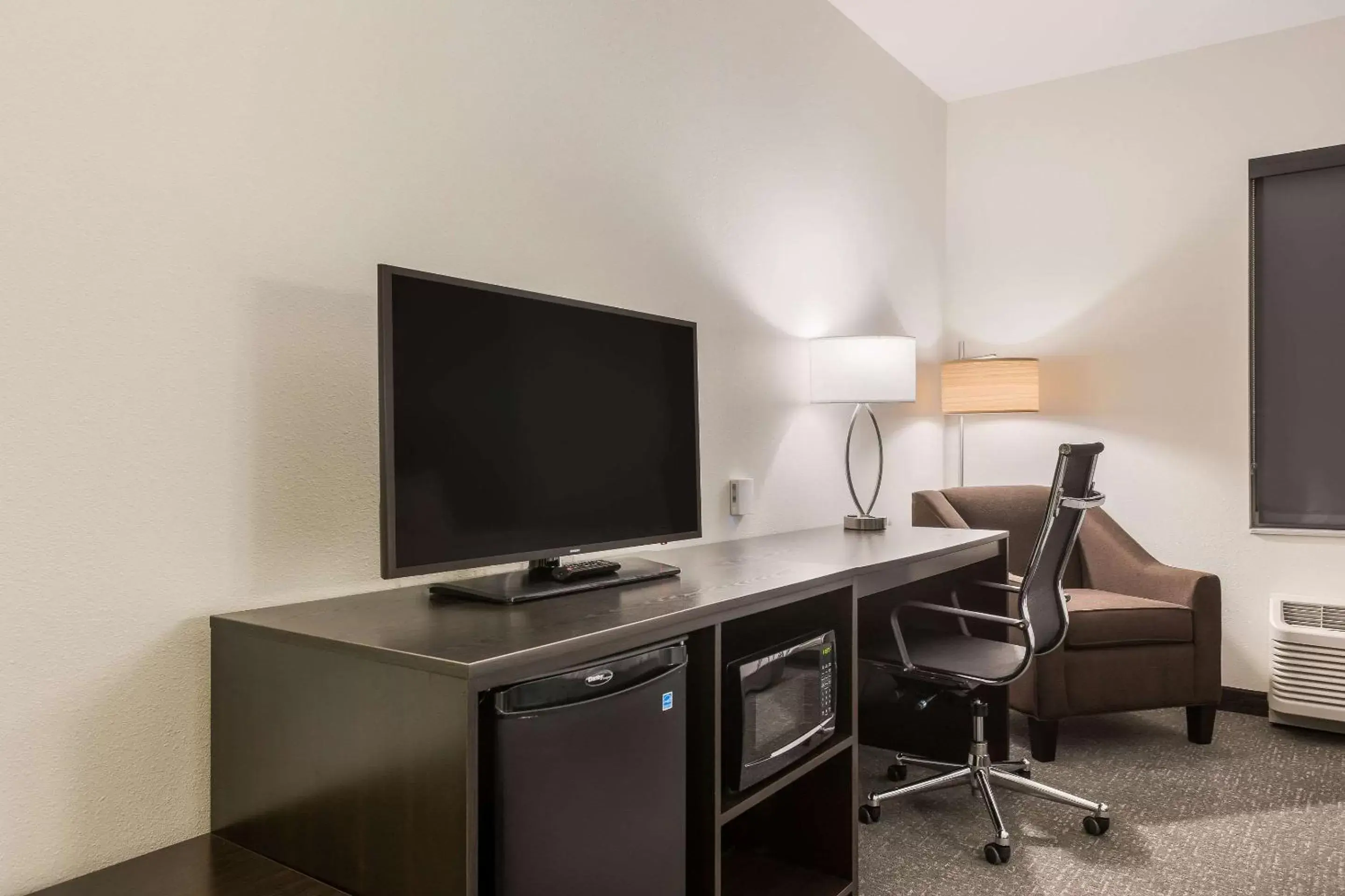 Photo of the whole room, TV/Entertainment Center in Sleep Inn & Suites Webb City