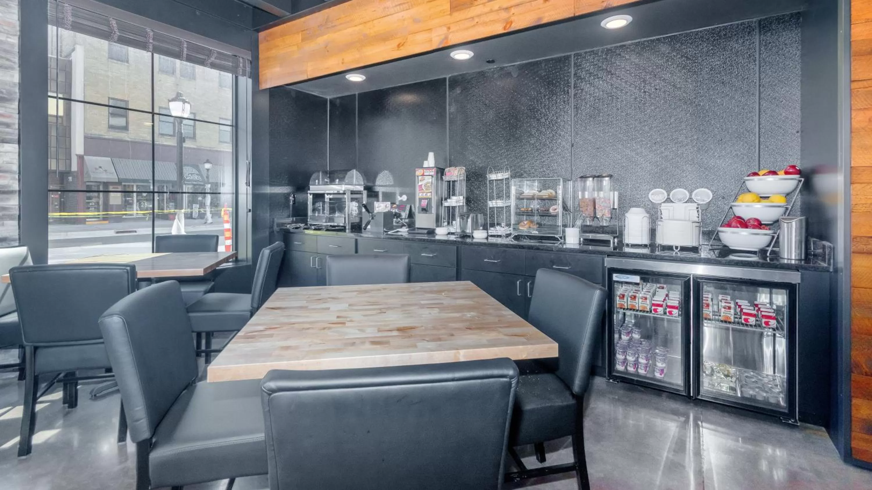 Restaurant/places to eat in Cobblestone Hotel & Suites - Janesville