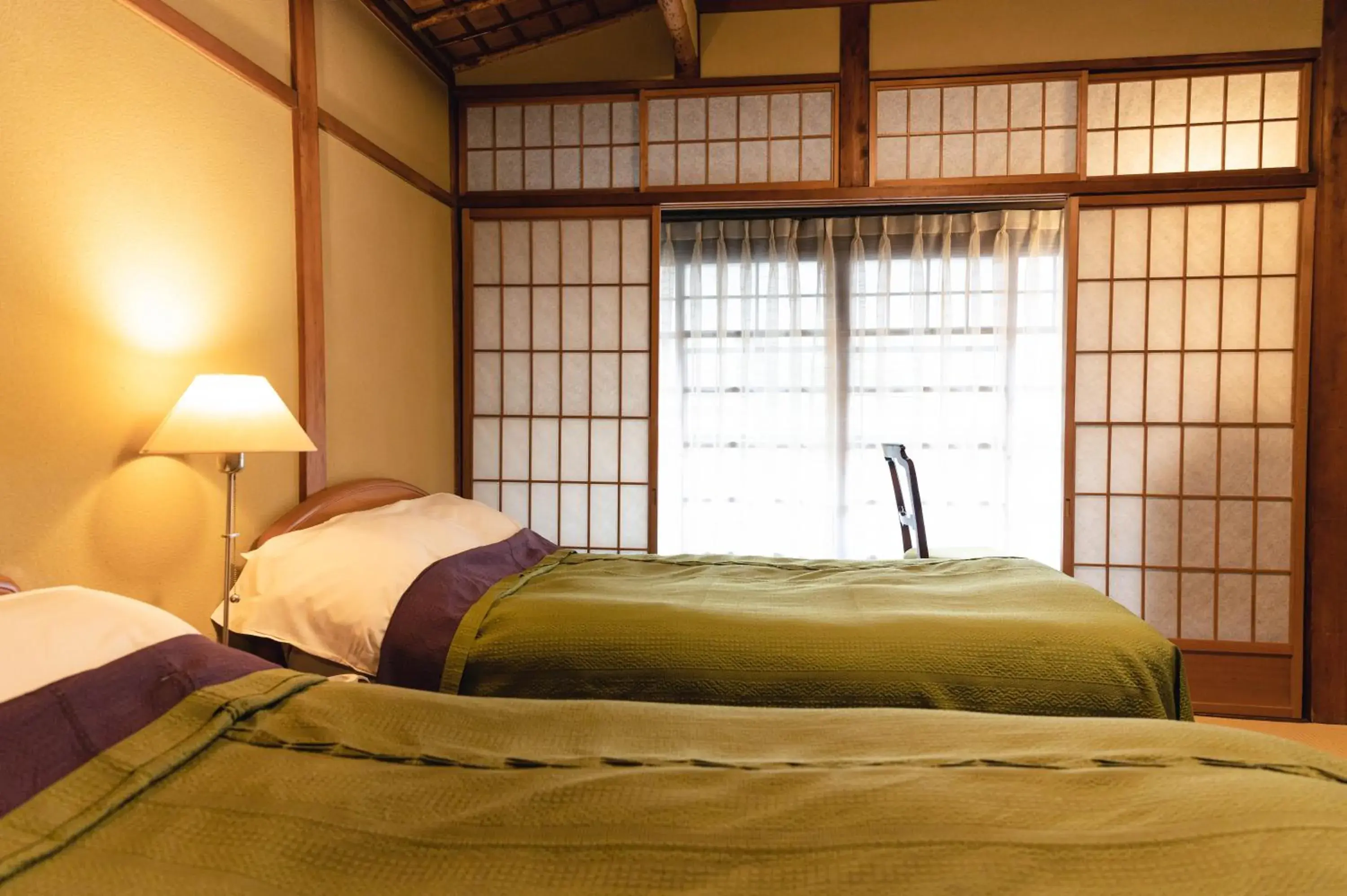Deluxe Twin Room with Tatami Floor and Shared Bathroom - single occupancy in Hotel Hanakoyado