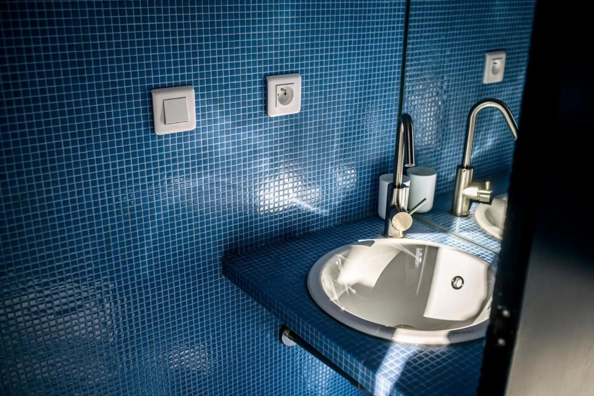 Bathroom in Hôtel La Reine Jane