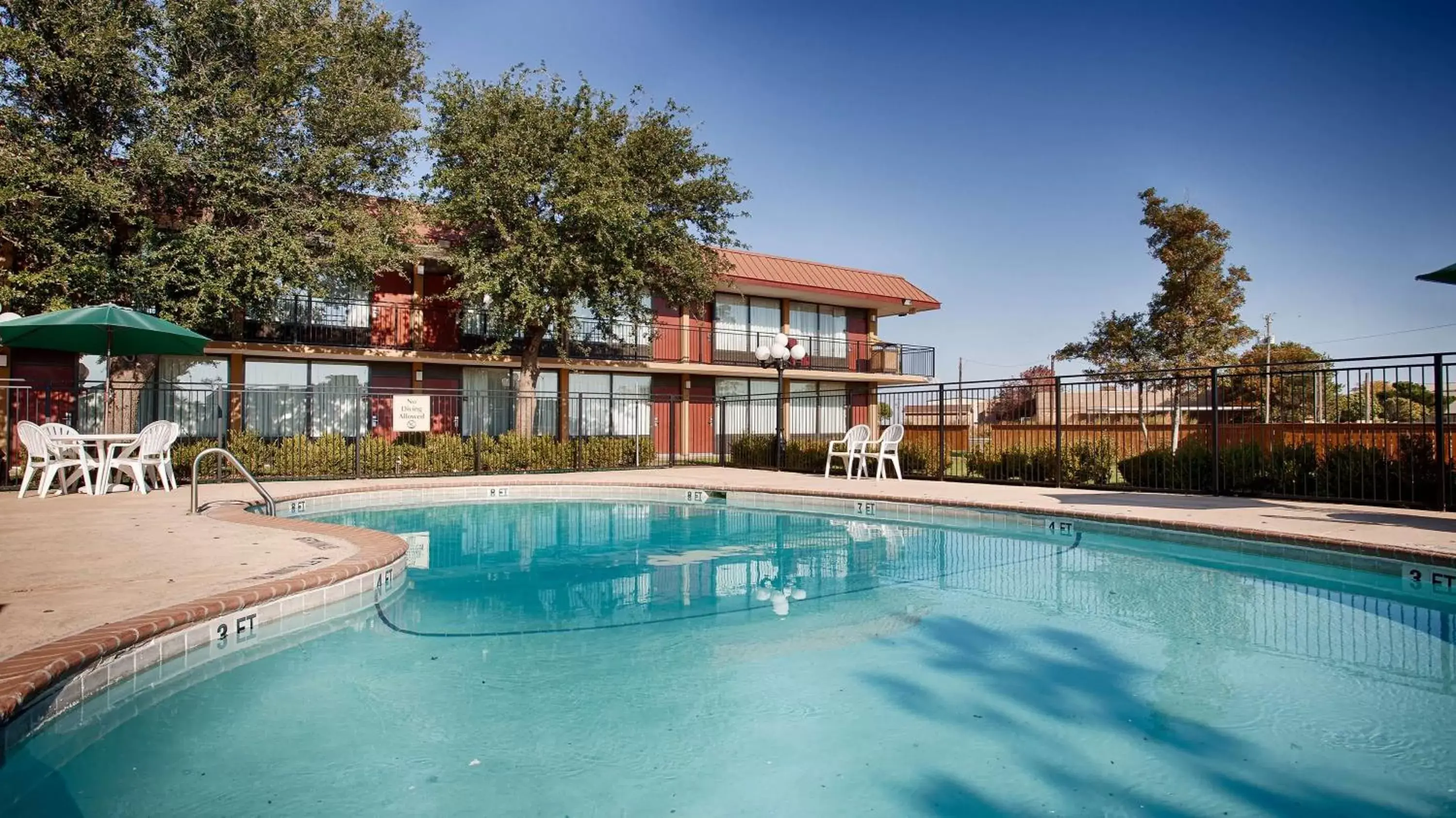 Pool view, Swimming Pool in Best Western Northgate Inn Pampa