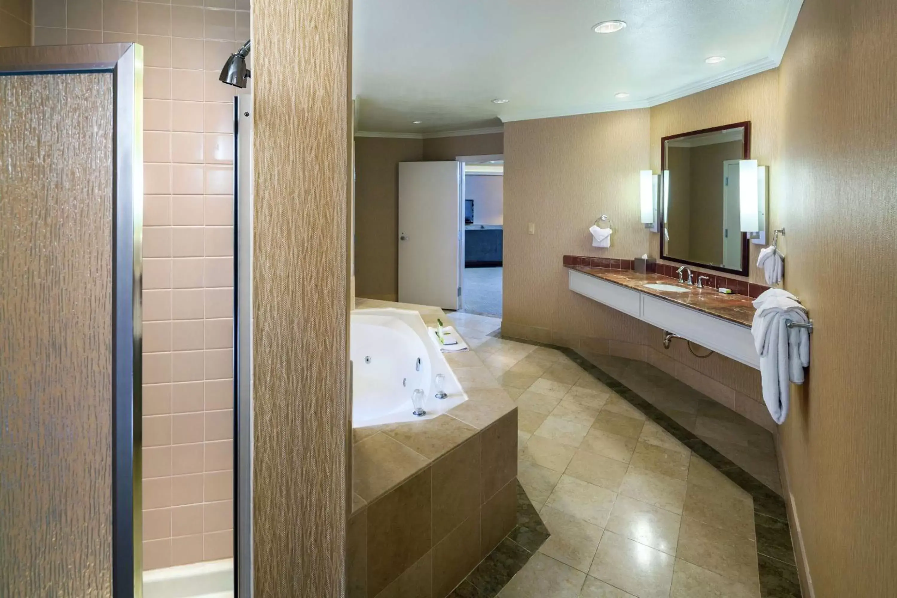 Bathroom in DoubleTree by Hilton Sonoma Wine Country