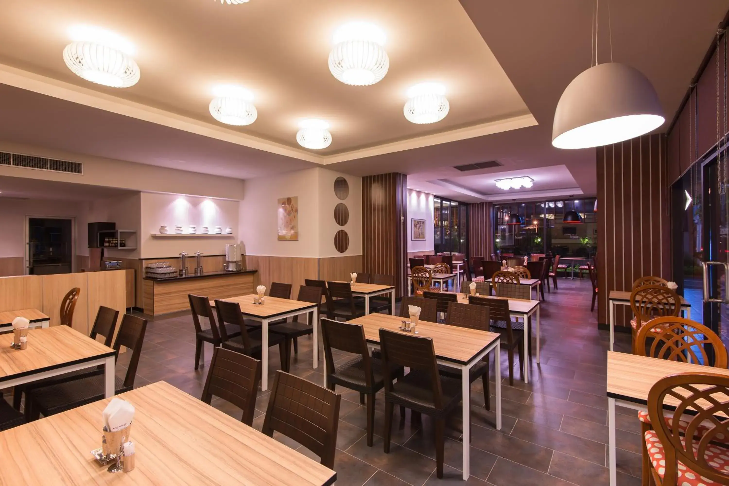 Restaurant/Places to Eat in Marsi Hotel